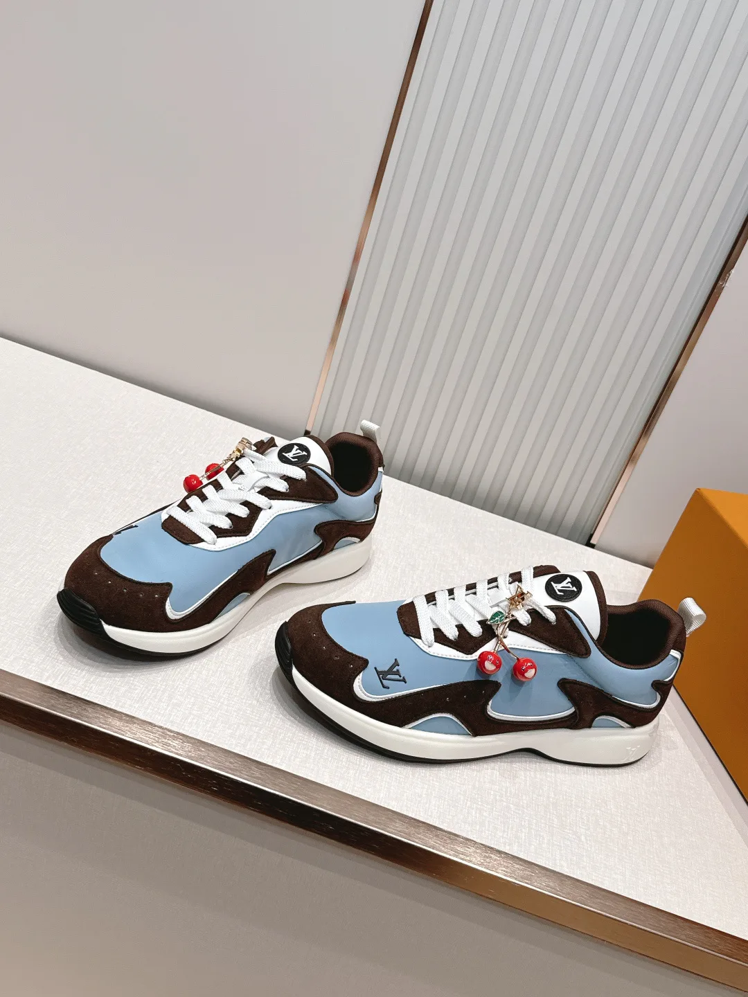 Кроссовки Мужские Louis Vuitton 17926424