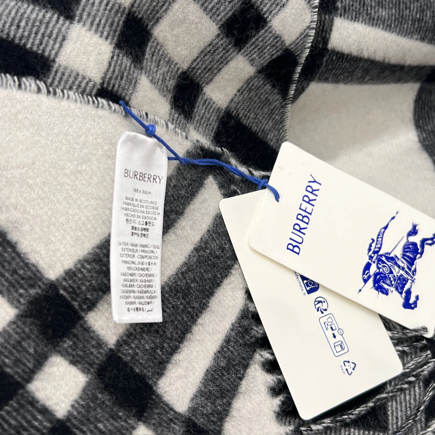 Шарфы Burberry 17945515