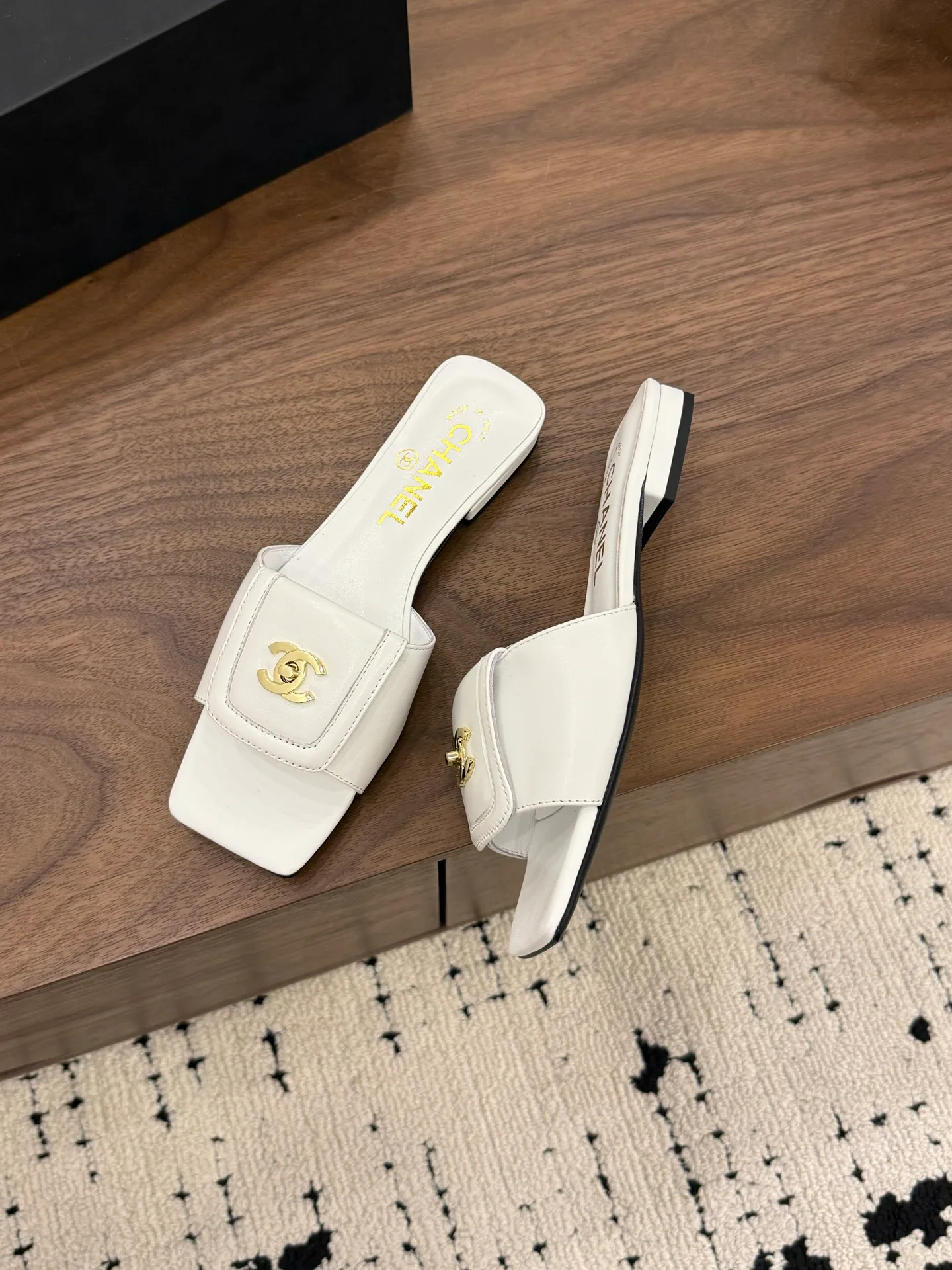 Сандалии Женские Chanel 13444886