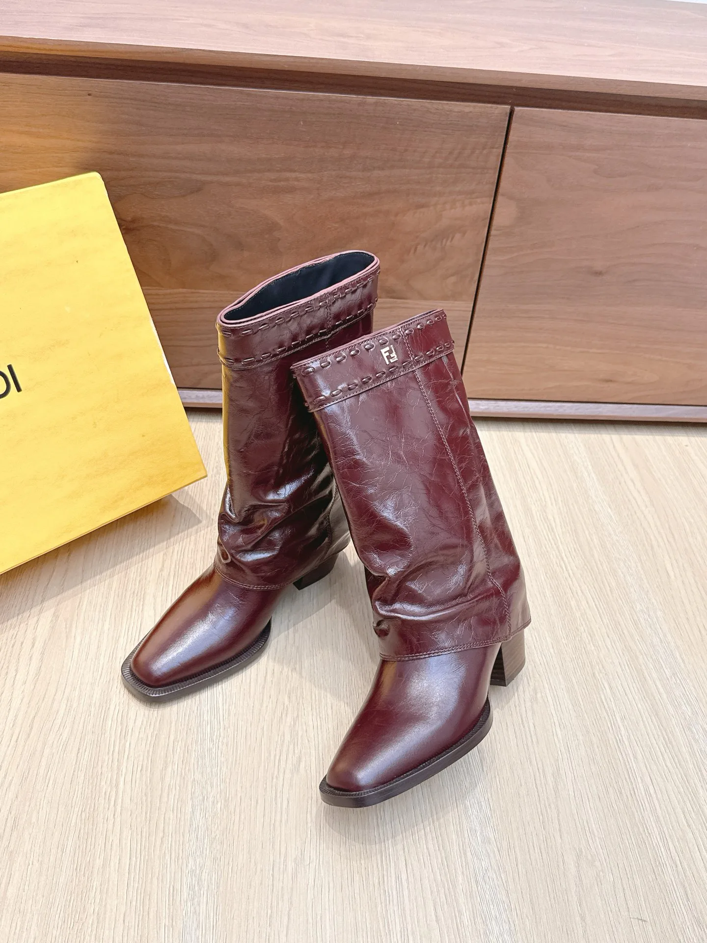Сапоги Женские Fendi 18092439