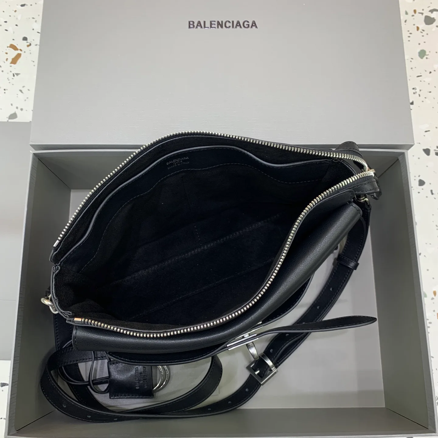Сумки На Ремне Женские Balenciaga 11305280