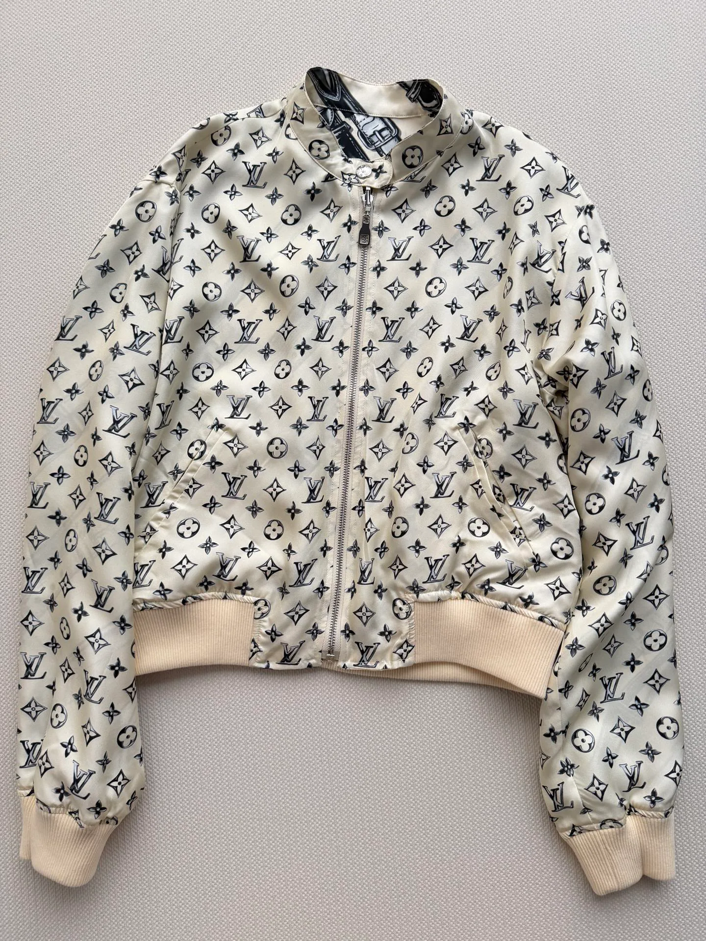 Куртки И Пуховики Женские Louis Vuitton 18362813