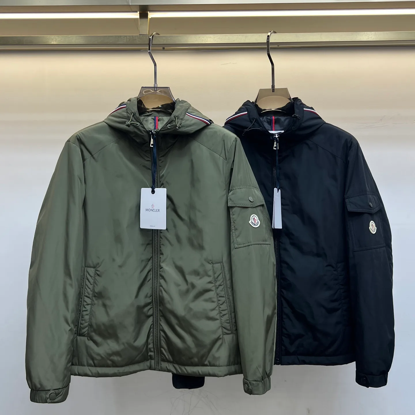 Куртки И Пуховики Женские Moncler 17340733