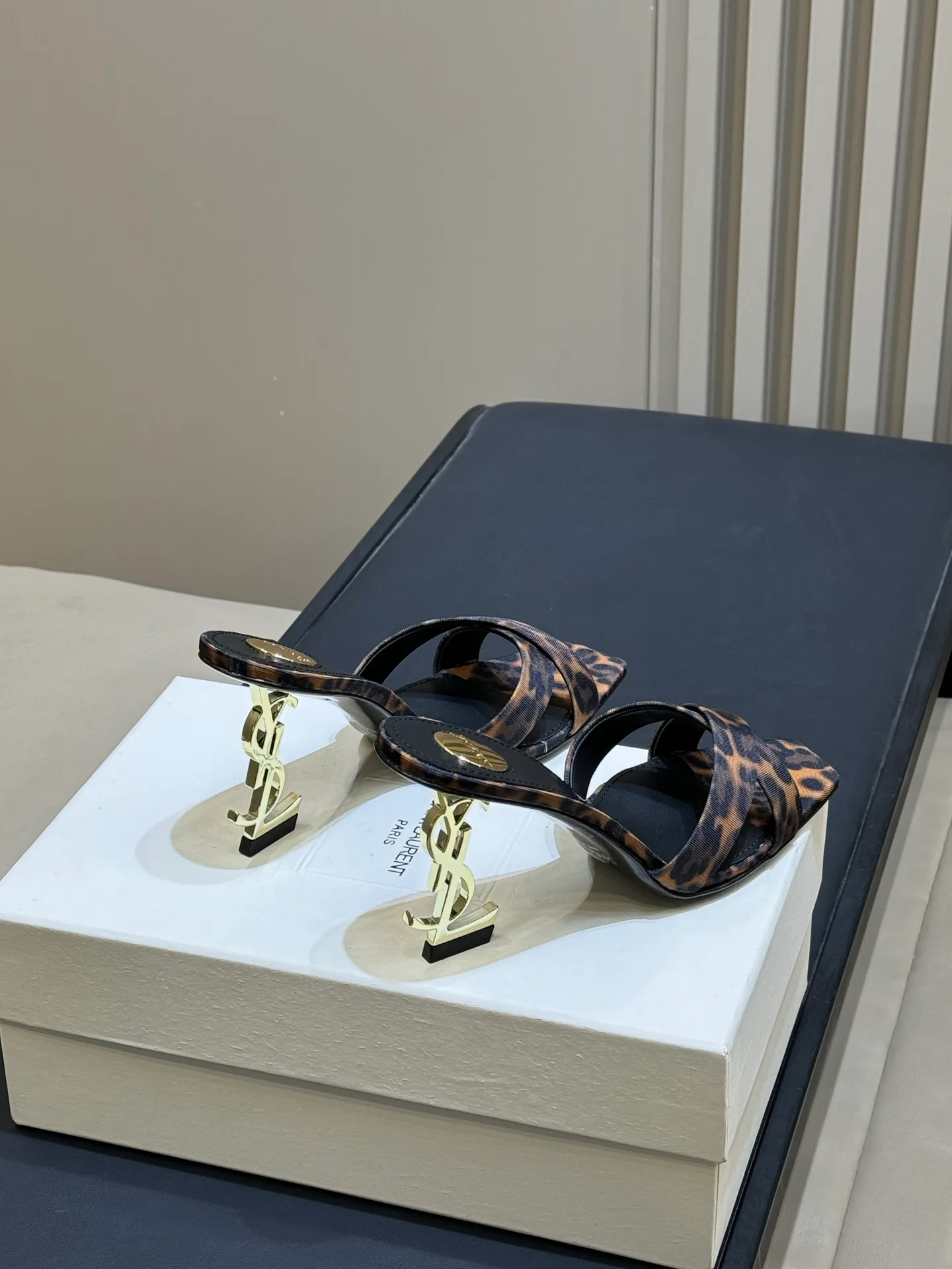 Босоножки Женские Saint Laurent 11892886