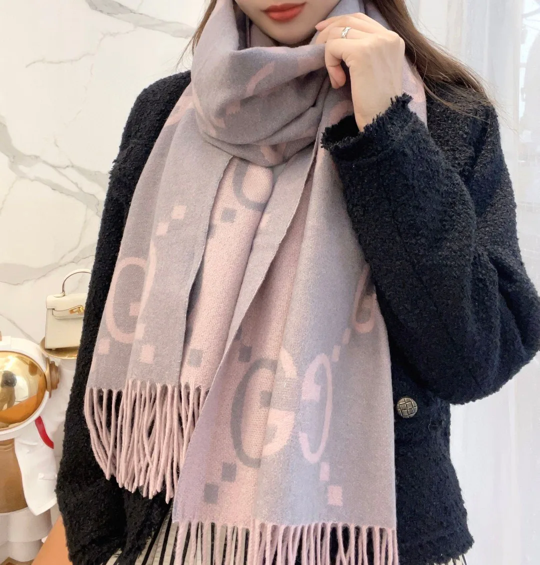 Шарфы Gucci 18105468
