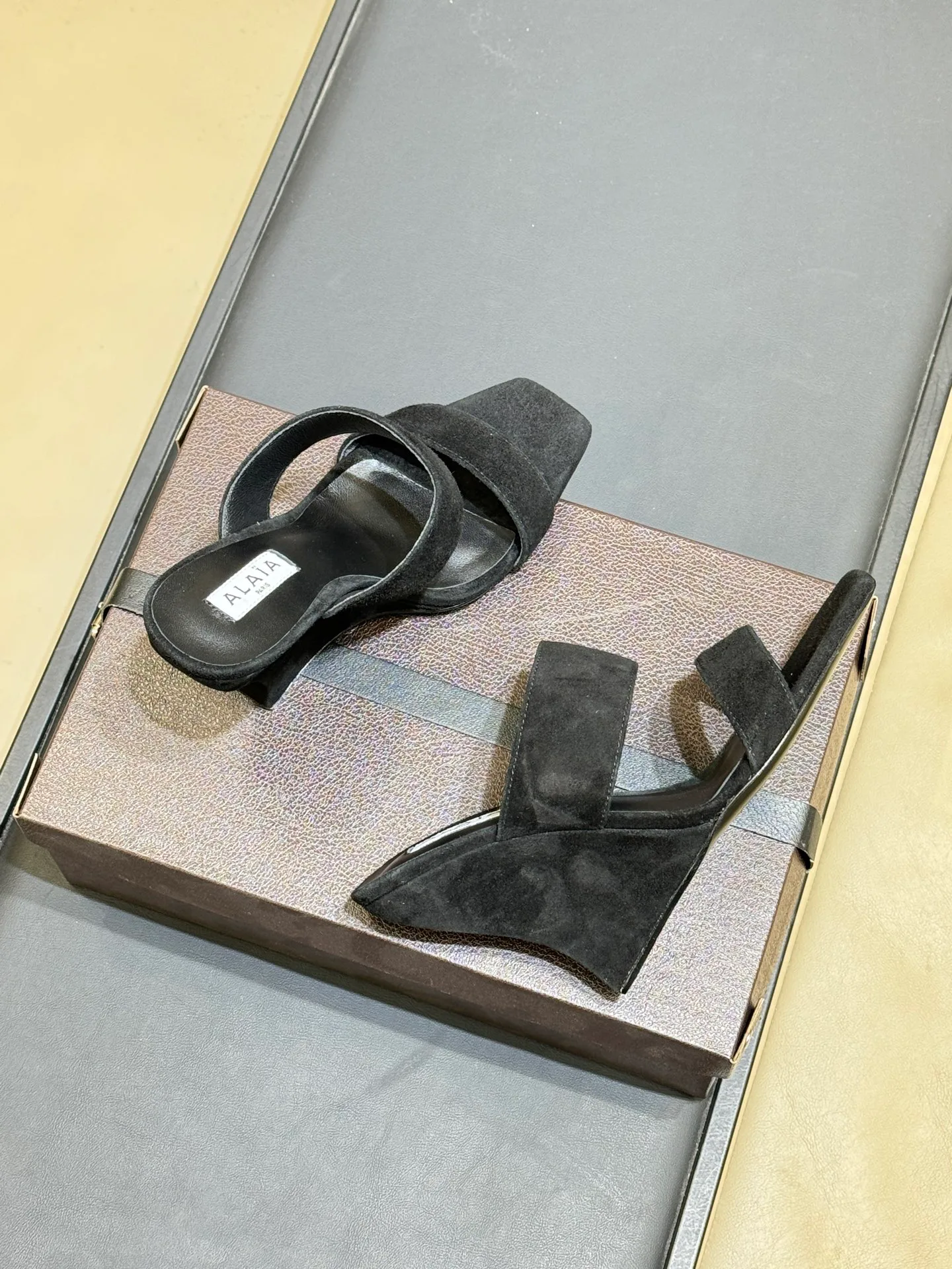 Босоножки Женские Alaia 3150346