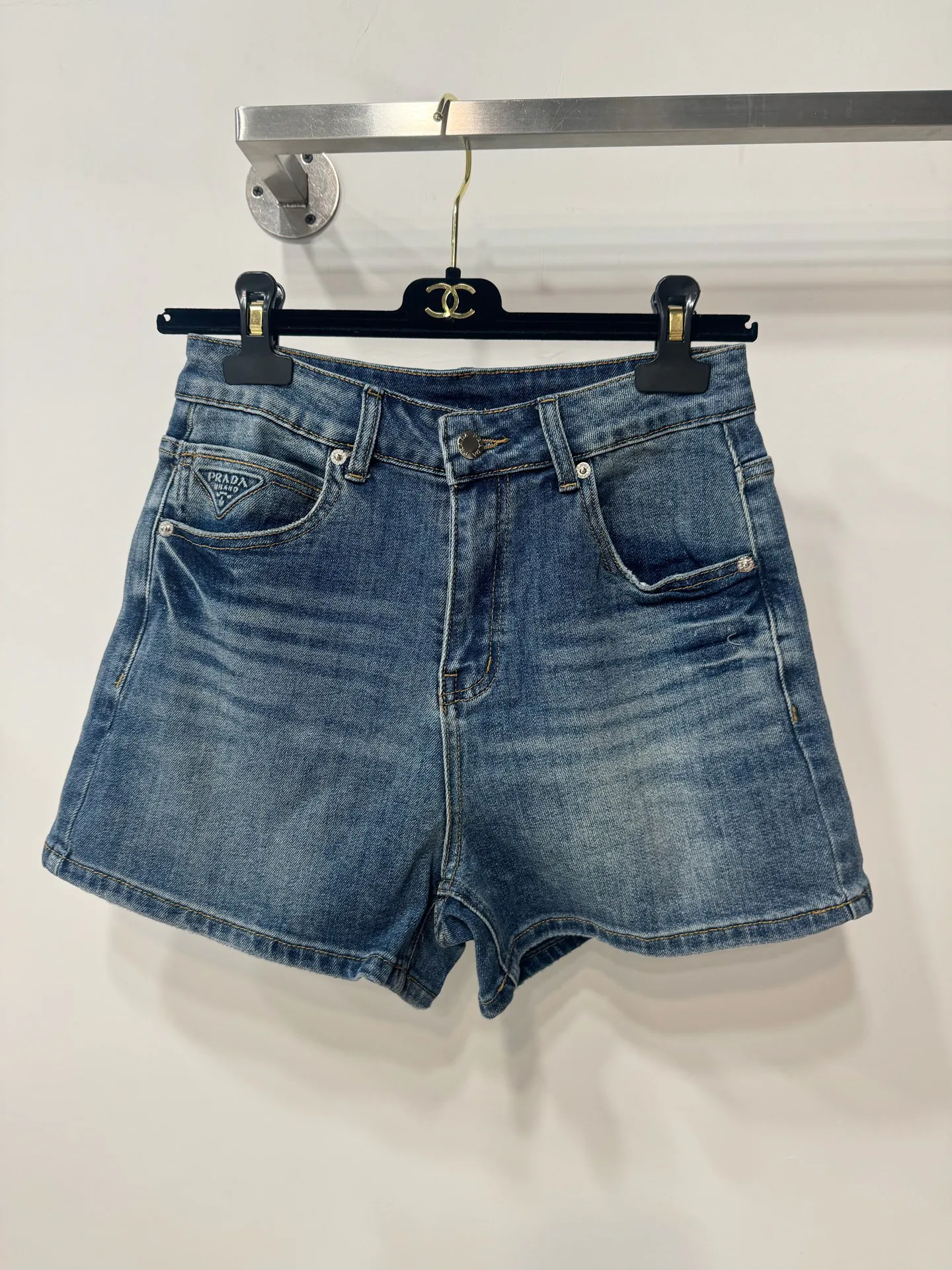 Шорты Женские Prada 11168720