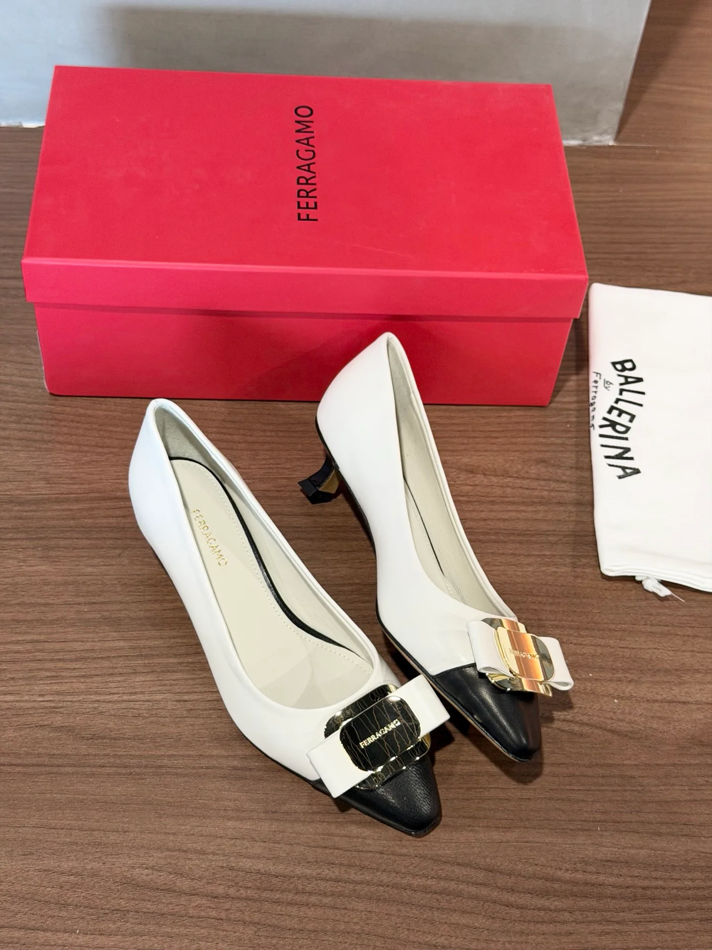 Туфли Женские Salvatore Ferragamo 11675396