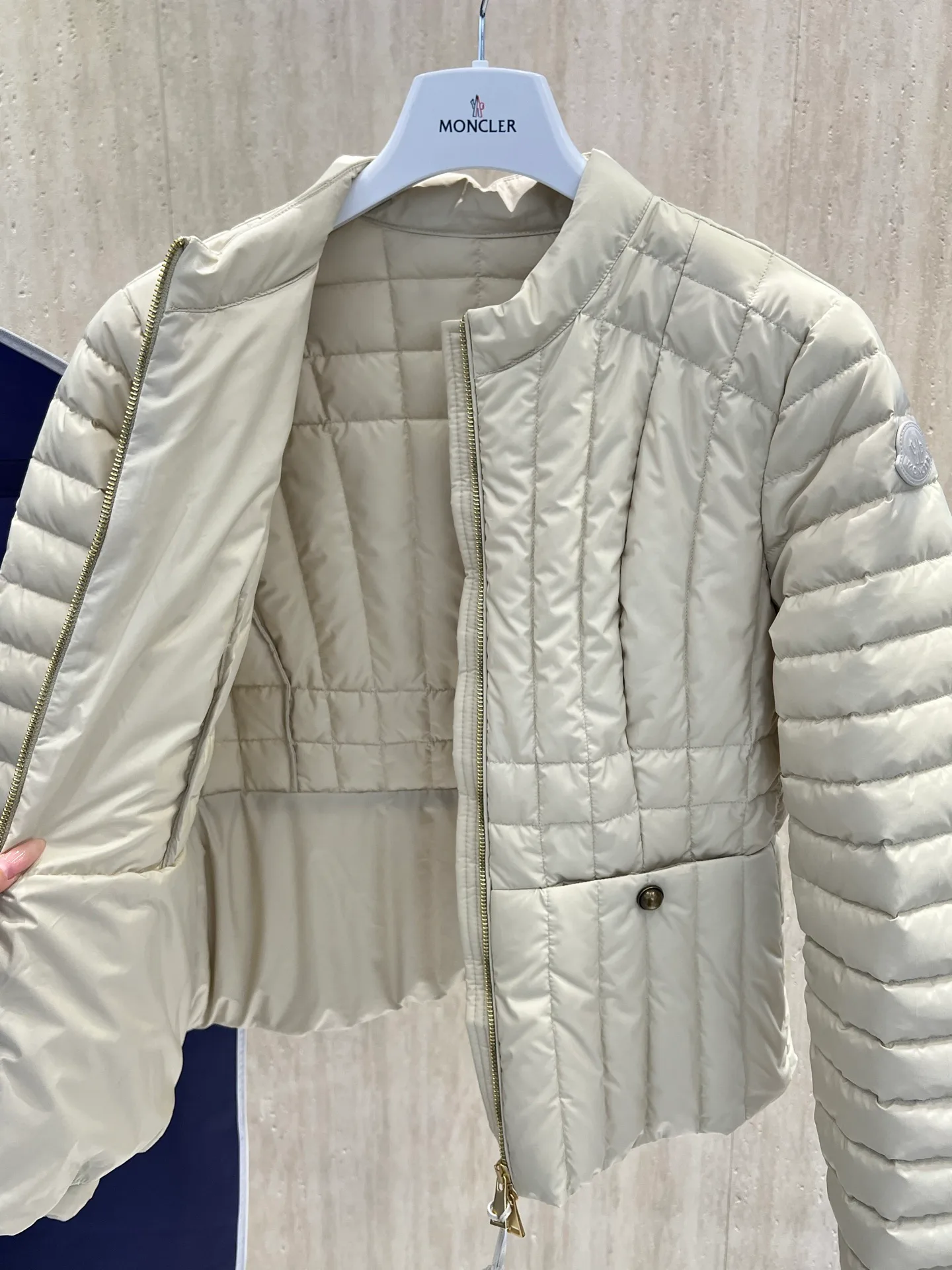 Куртки И Пуховики Женские Moncler 18723384