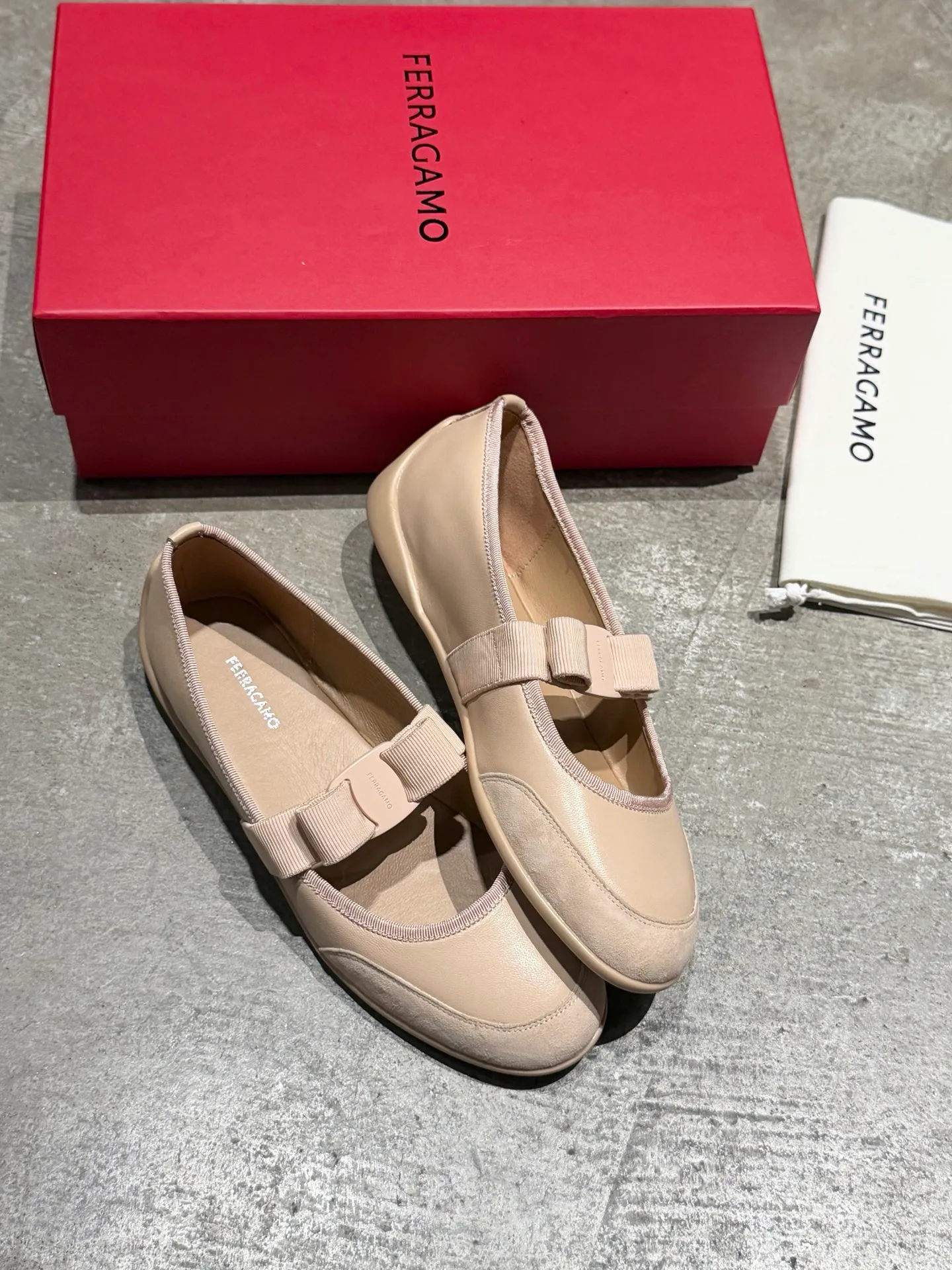 Балетки Женские Salvatore Ferragamo 18357228