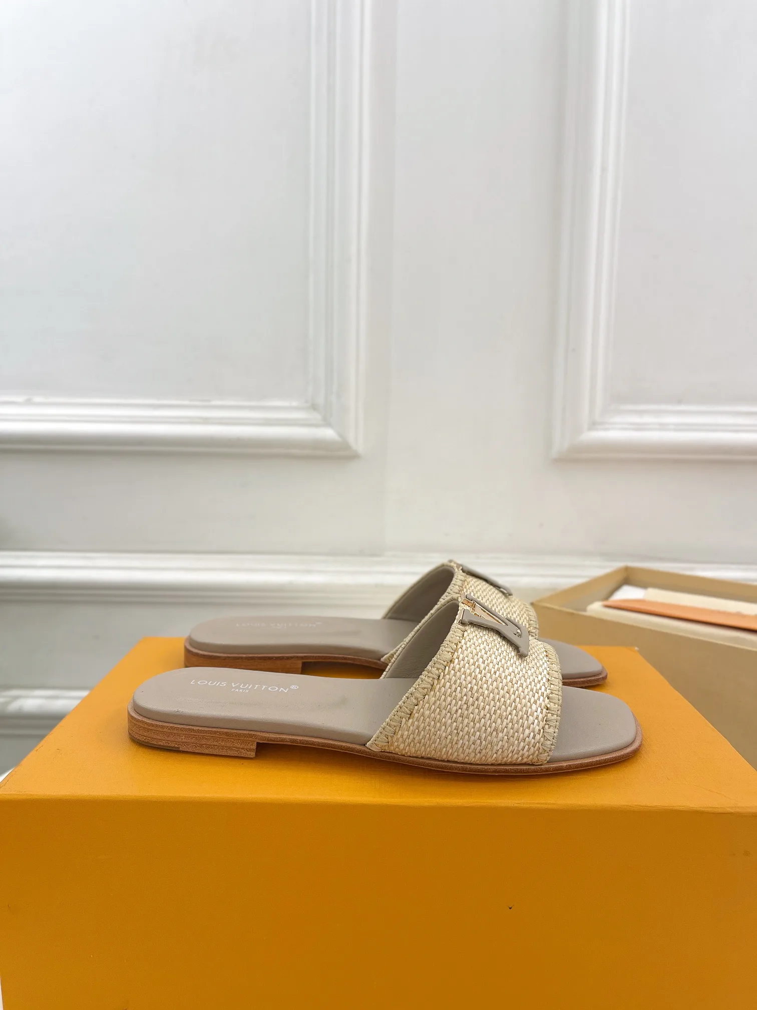 Шлепанцы Женские Louis Vuitton 14423