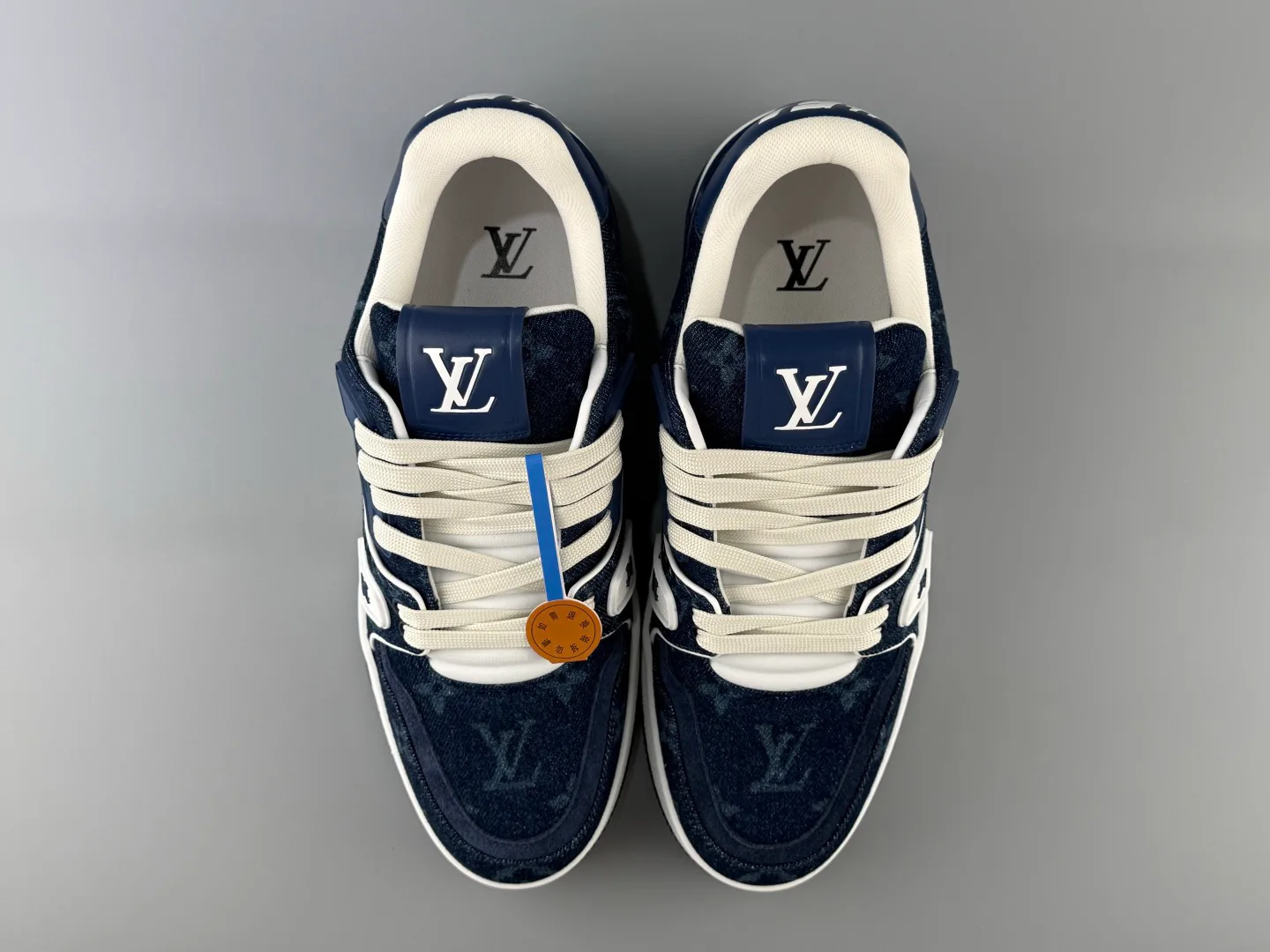 Кроссовки Женские Louis Vuitton 18552374