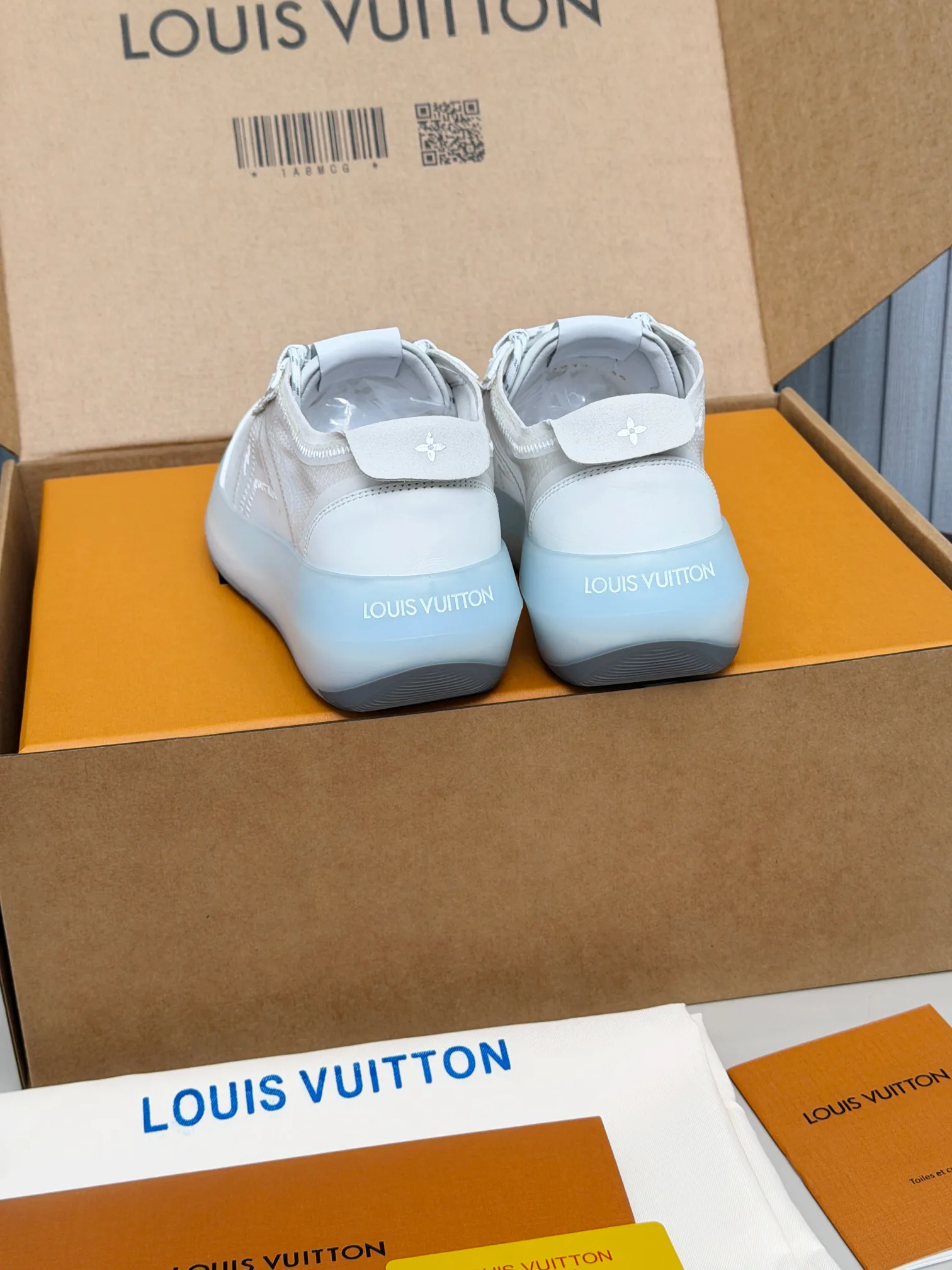 Кроссовки Женские Louis Vuitton 18265144