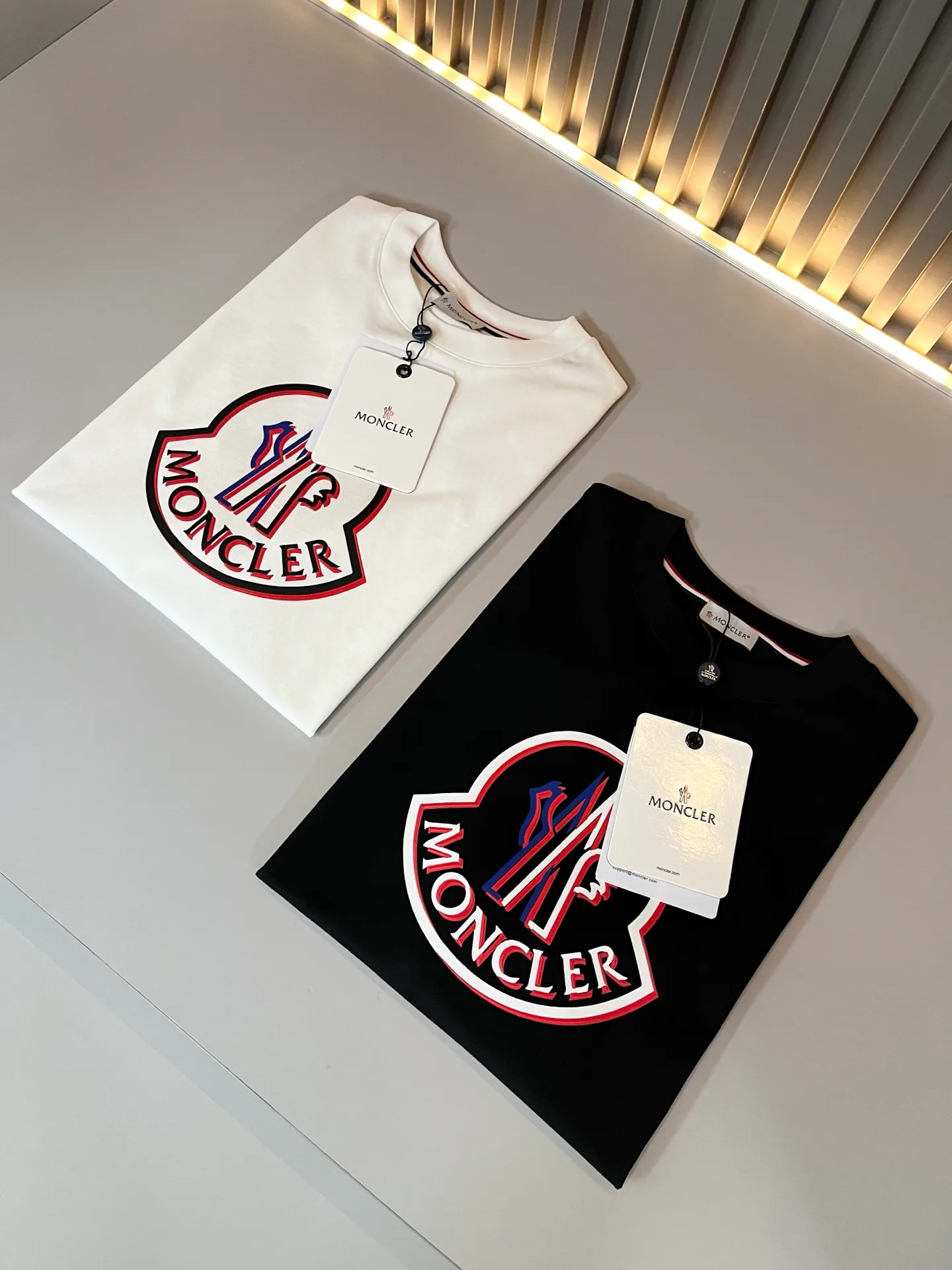 Футболки Женские Moncler 10242304