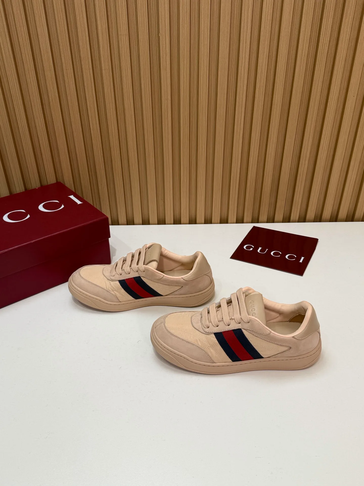 Кроссовки Женские Gucci 18700133