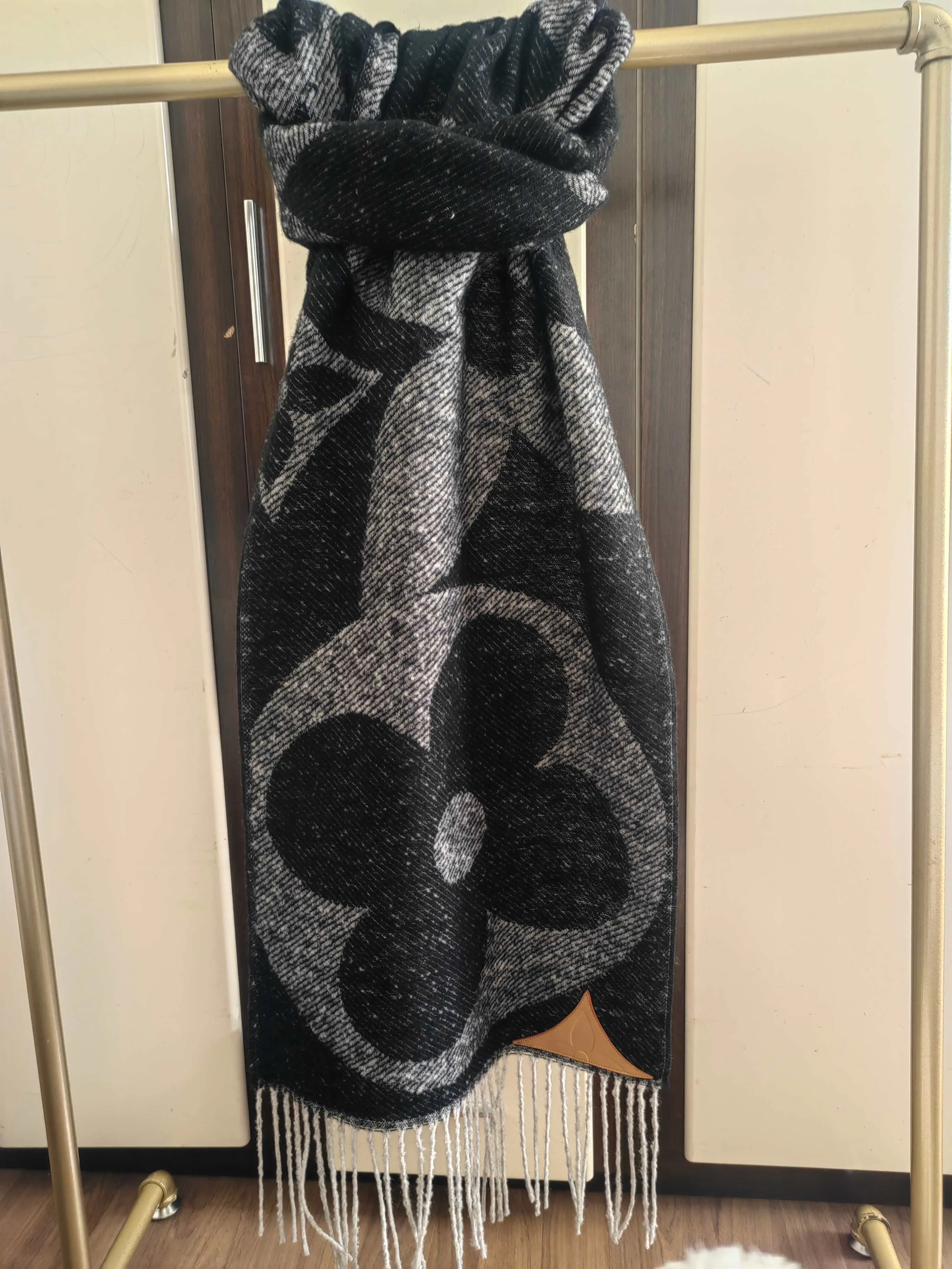 Шарфы Louis Vuitton 437831