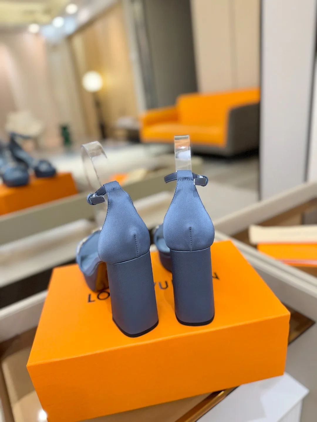 Босоножки Женские Louis Vuitton 10910183