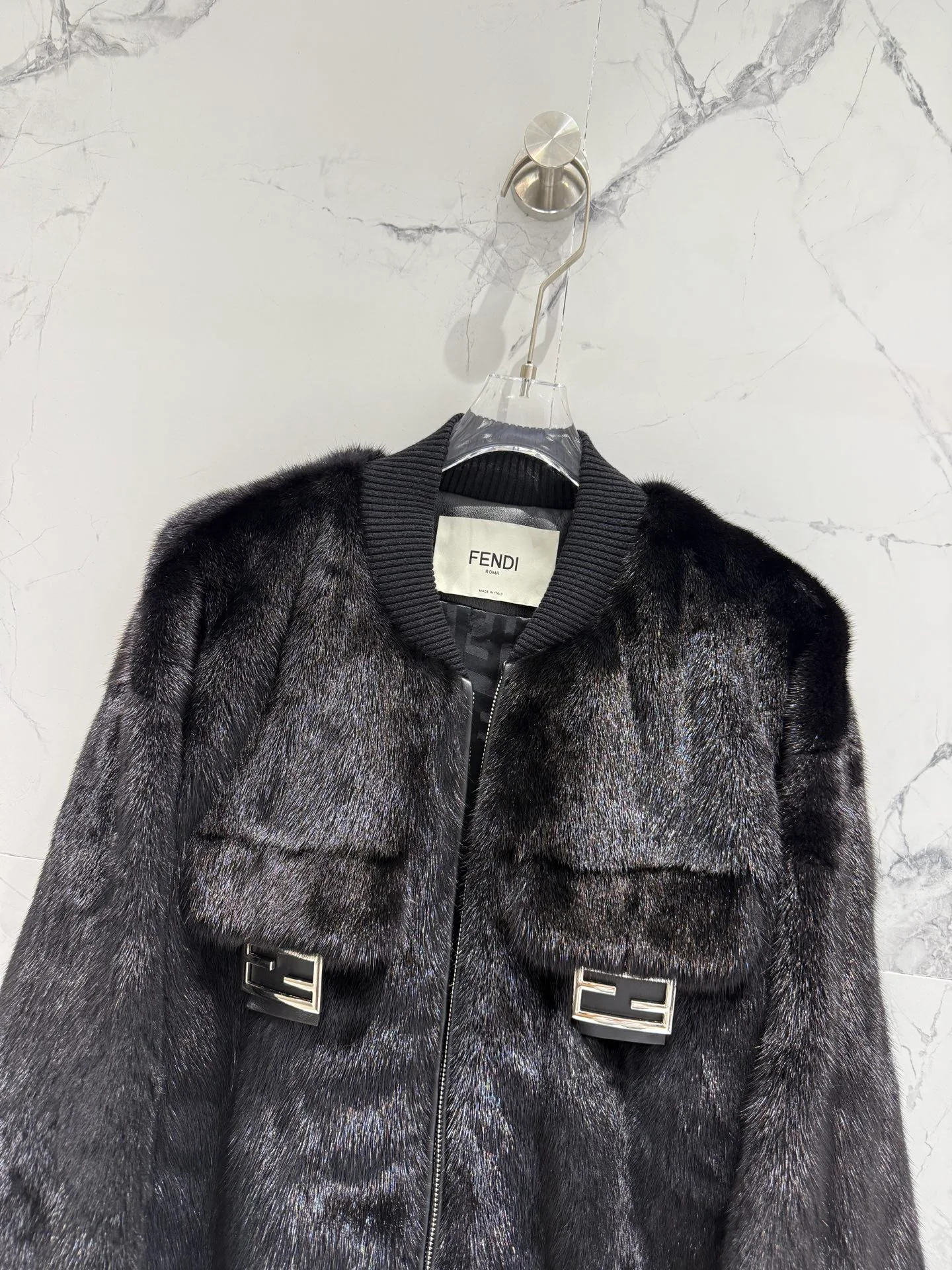 Кожаные Куртки И Дублёнки Женские Fendi 19585929