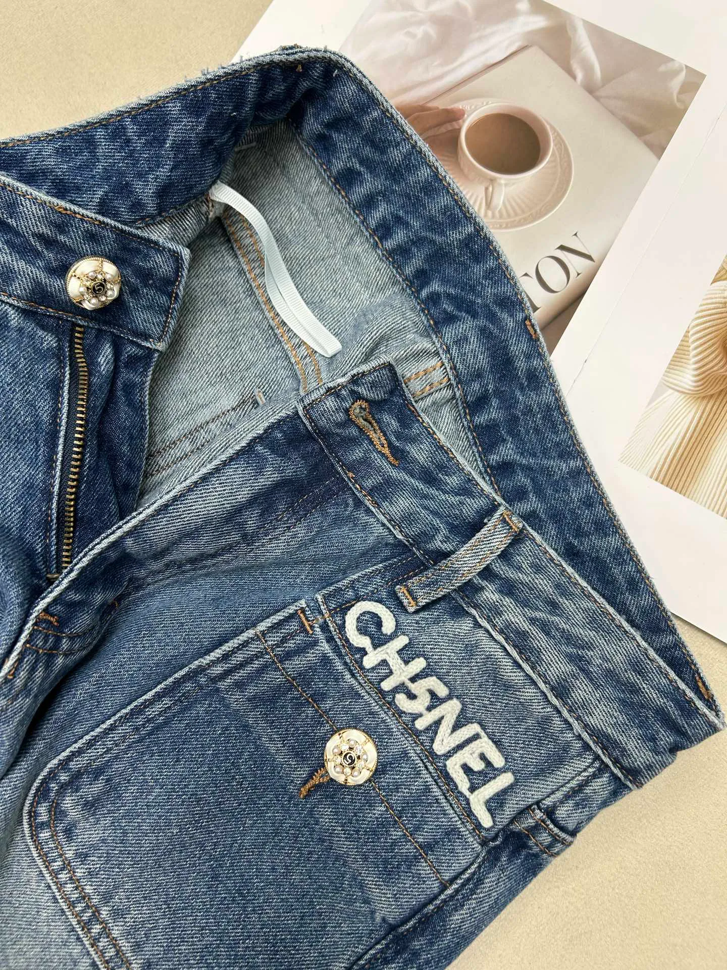 Джинсы Женские Chanel 19045132
