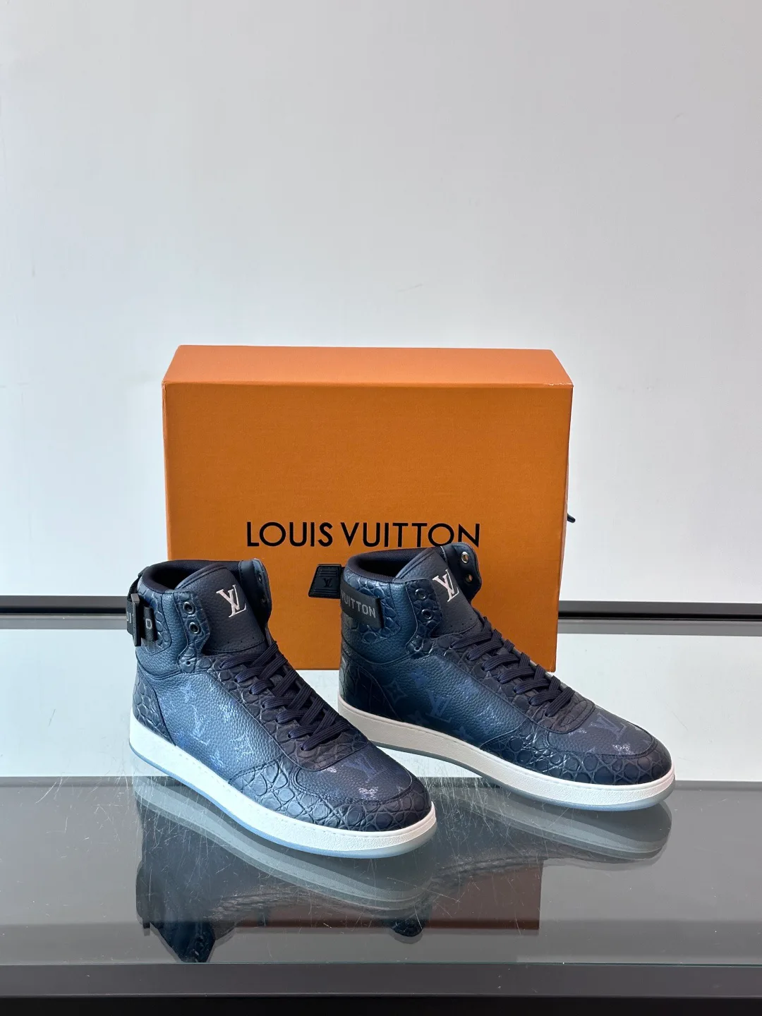 Кроссовки Мужские Louis Vuitton 18400603