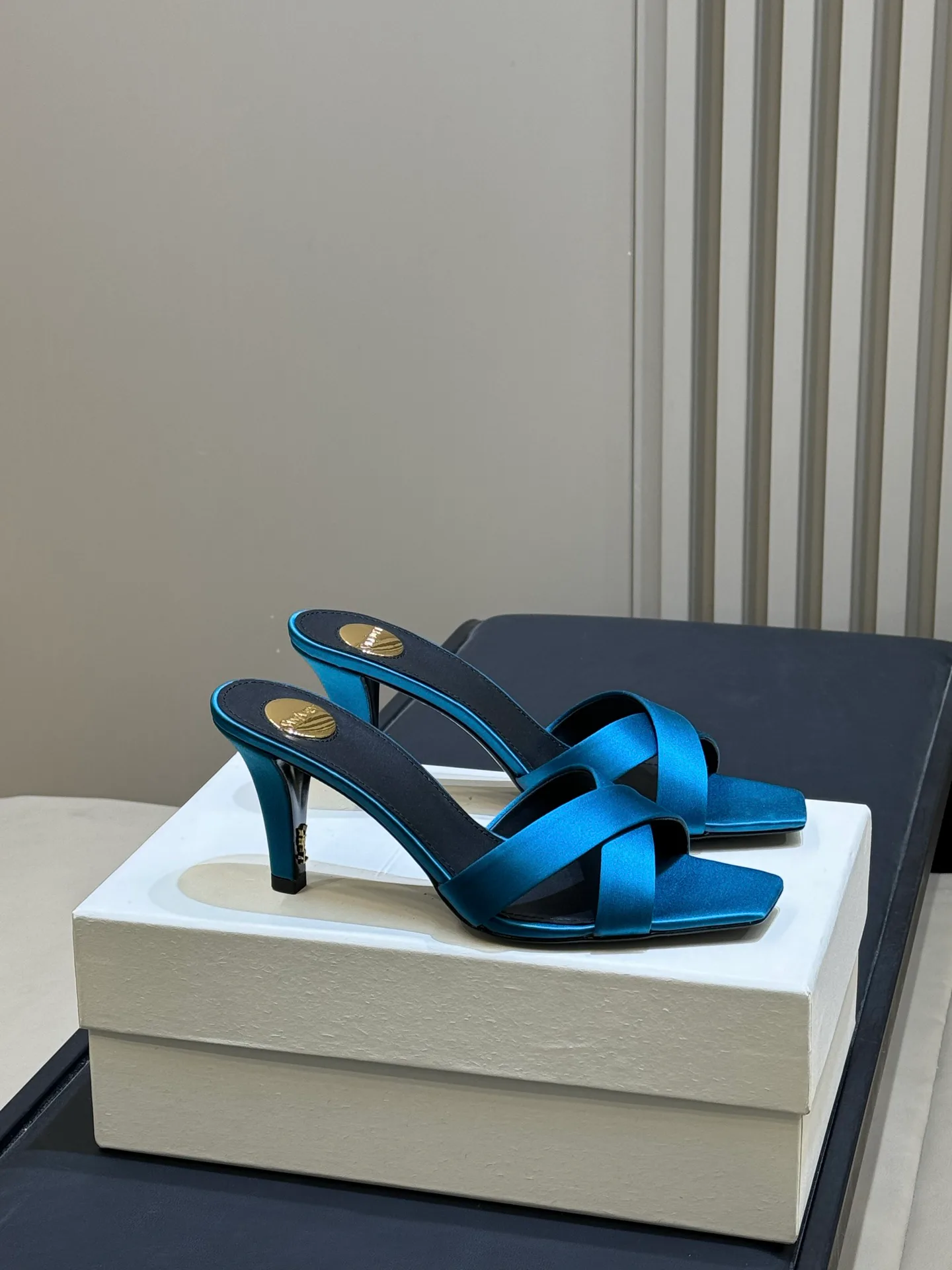 Босоножки Женские Saint Laurent 3891369