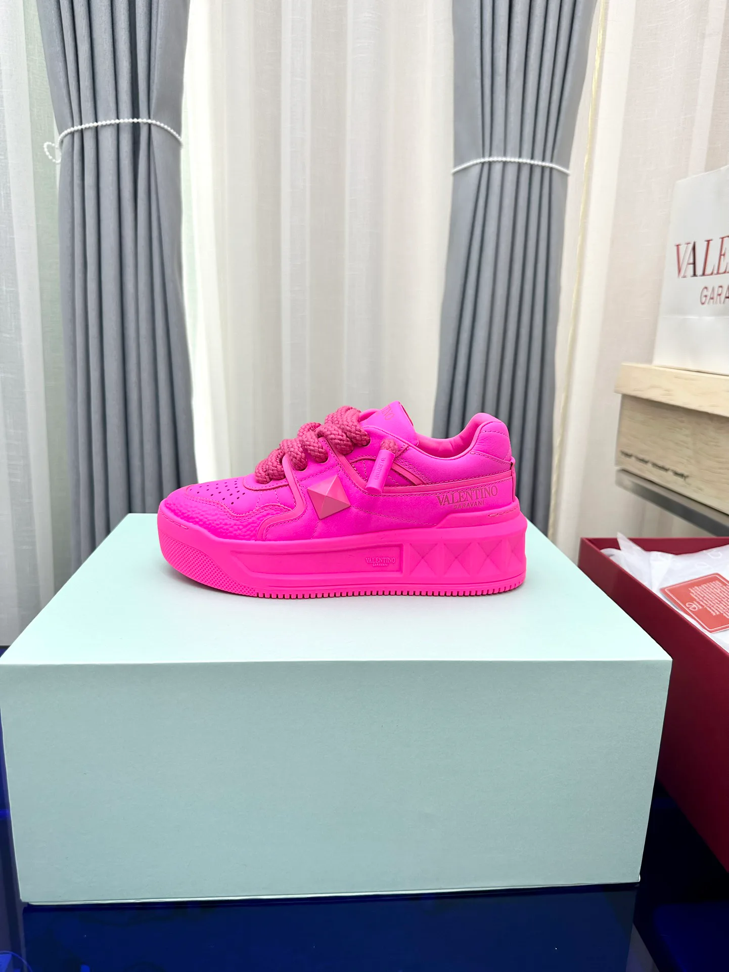Кроссовки Женские Valentino 17948609