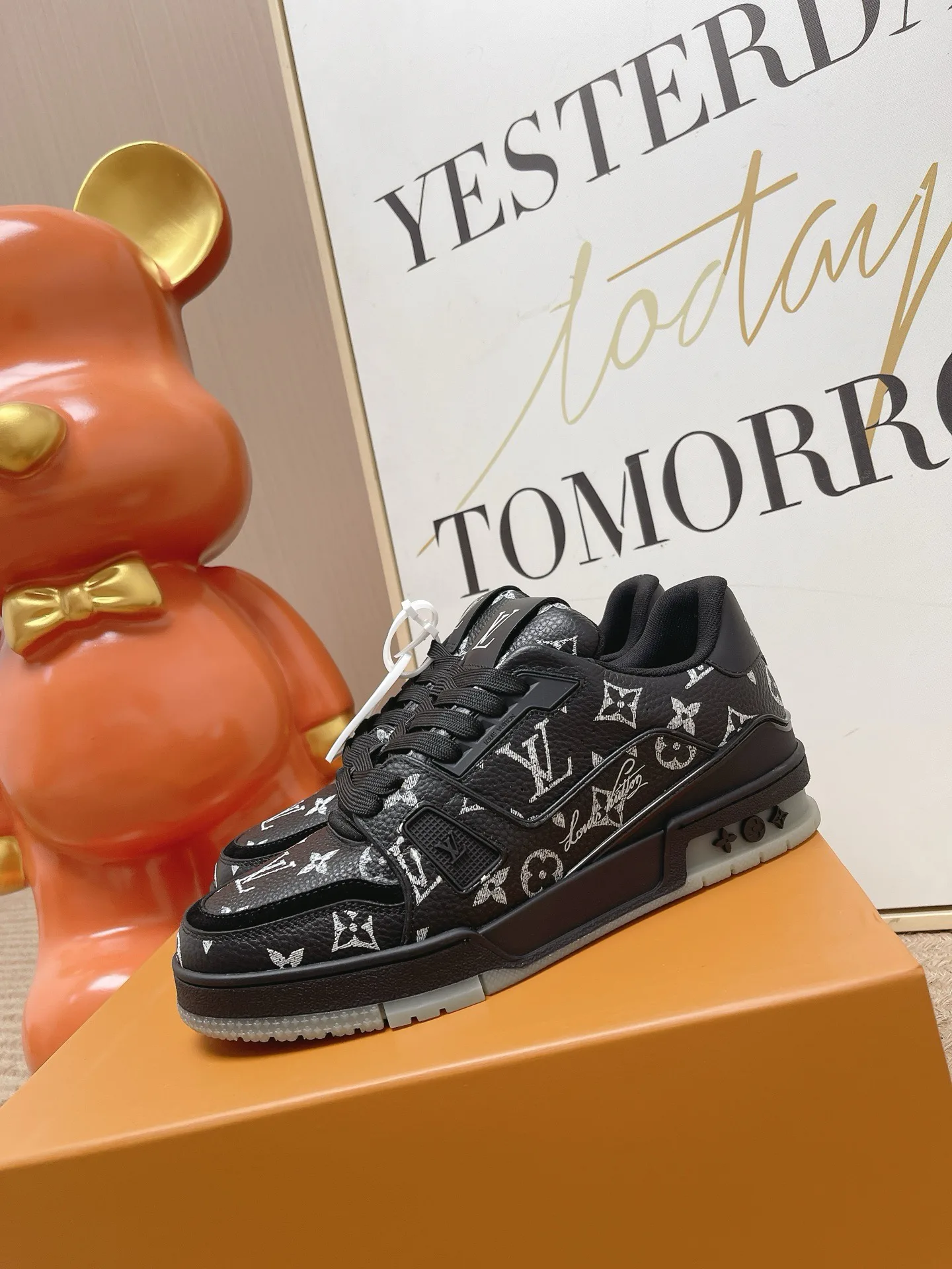 Кроссовки Женские Louis Vuitton 18810916