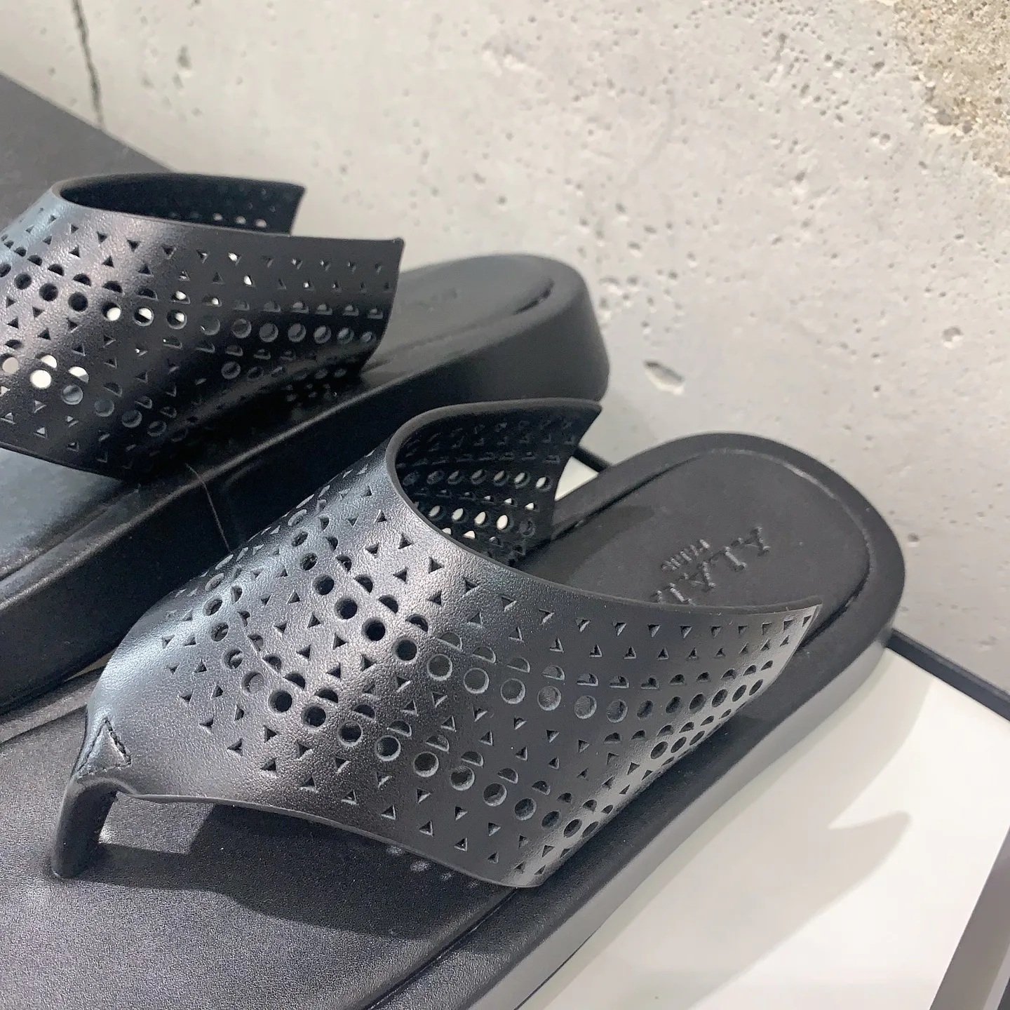 Шлепанцы Женские Alaia 23877