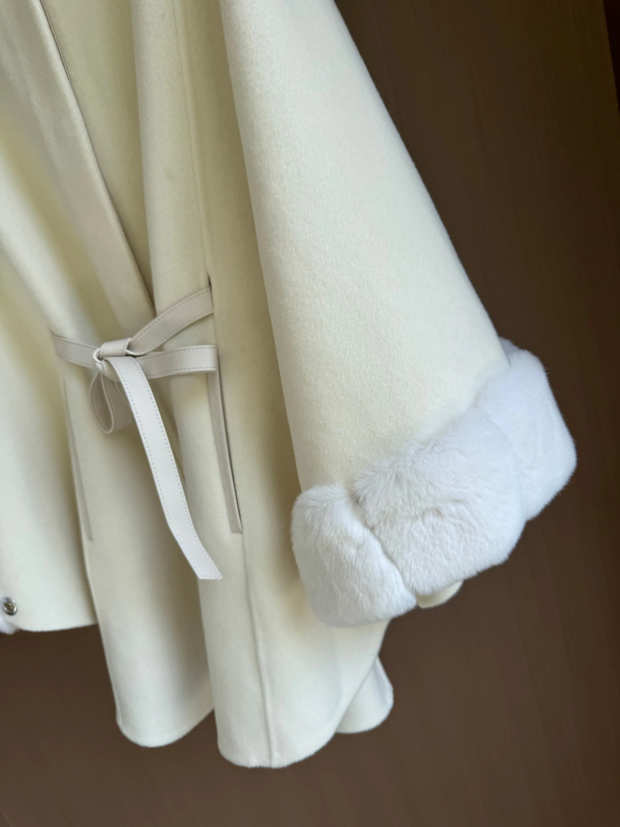 Пальто Женские Loro Piana 17958832