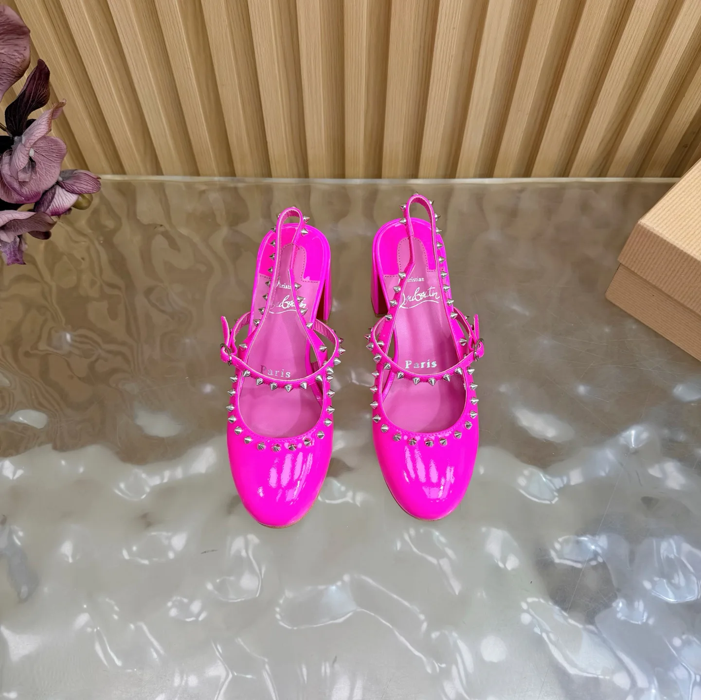 Босоножки Женские Christian Louboutin 11776985