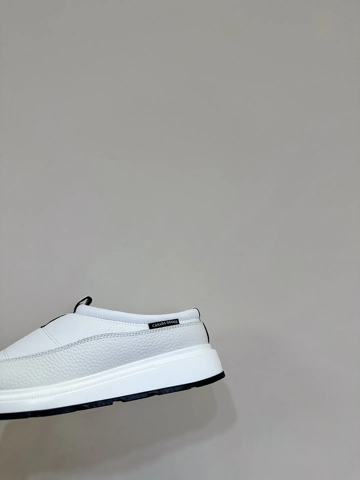 Кроссовки Женские Canada Goose 7983