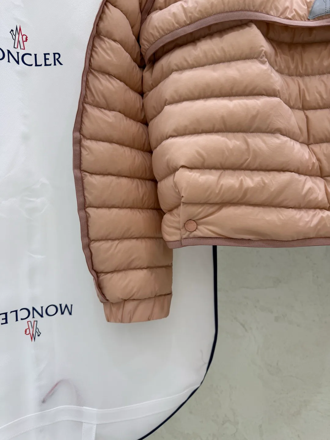 Куртки И Пуховики Женские Moncler 17918895