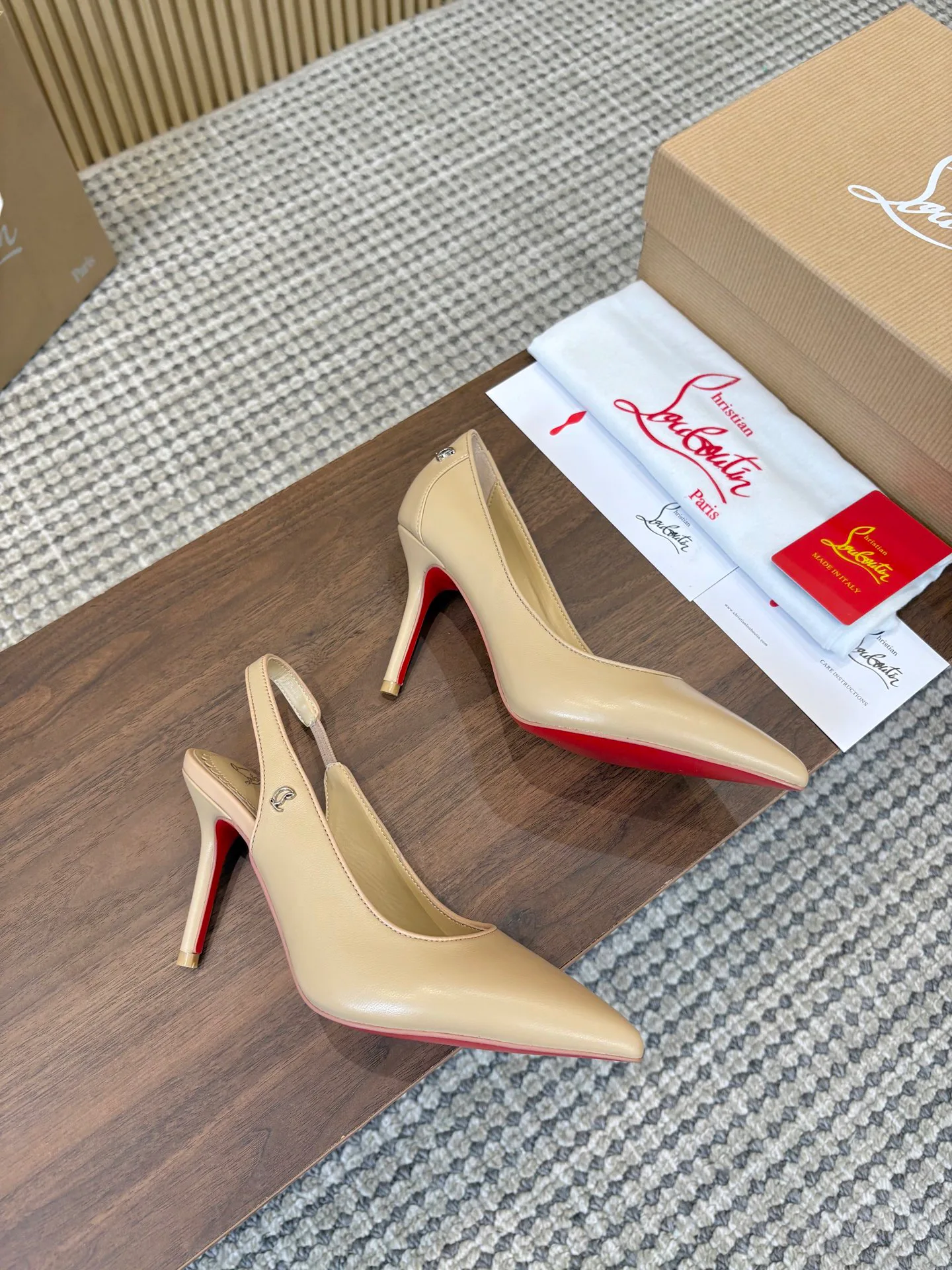 Туфли Женские Christian Louboutin 17956959