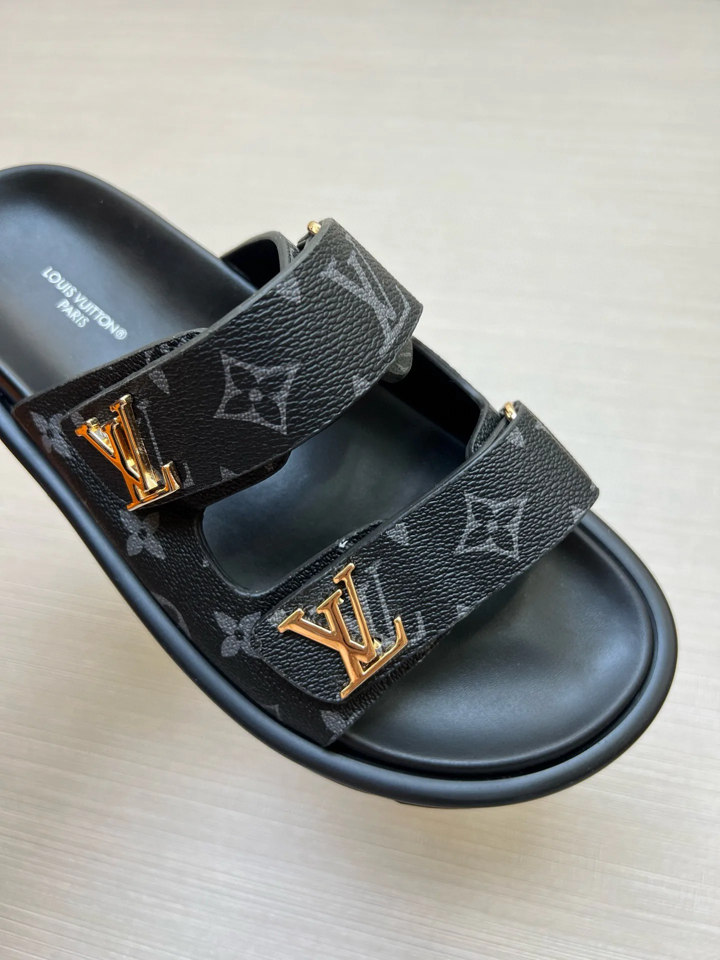 Шлепанцы Женские Louis Vuitton 9801571