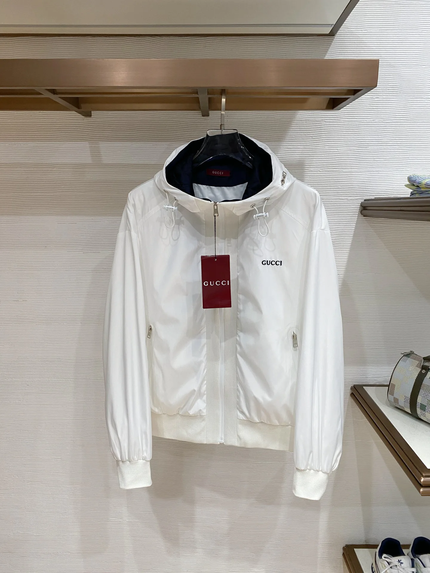 Куртки И Пуховики Мужские Gucci 10300302