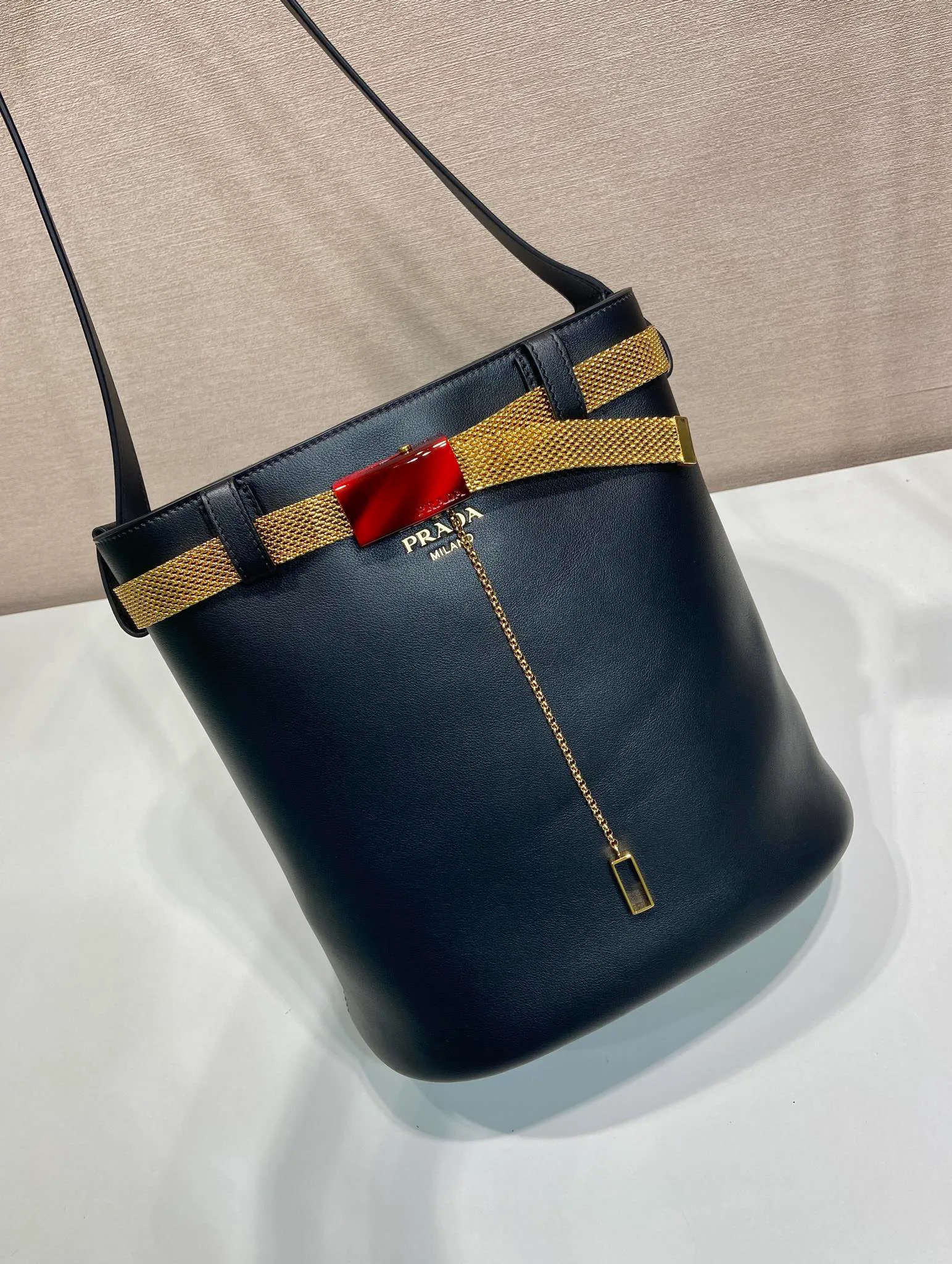 Классические Сумки Женские Prada 11886379