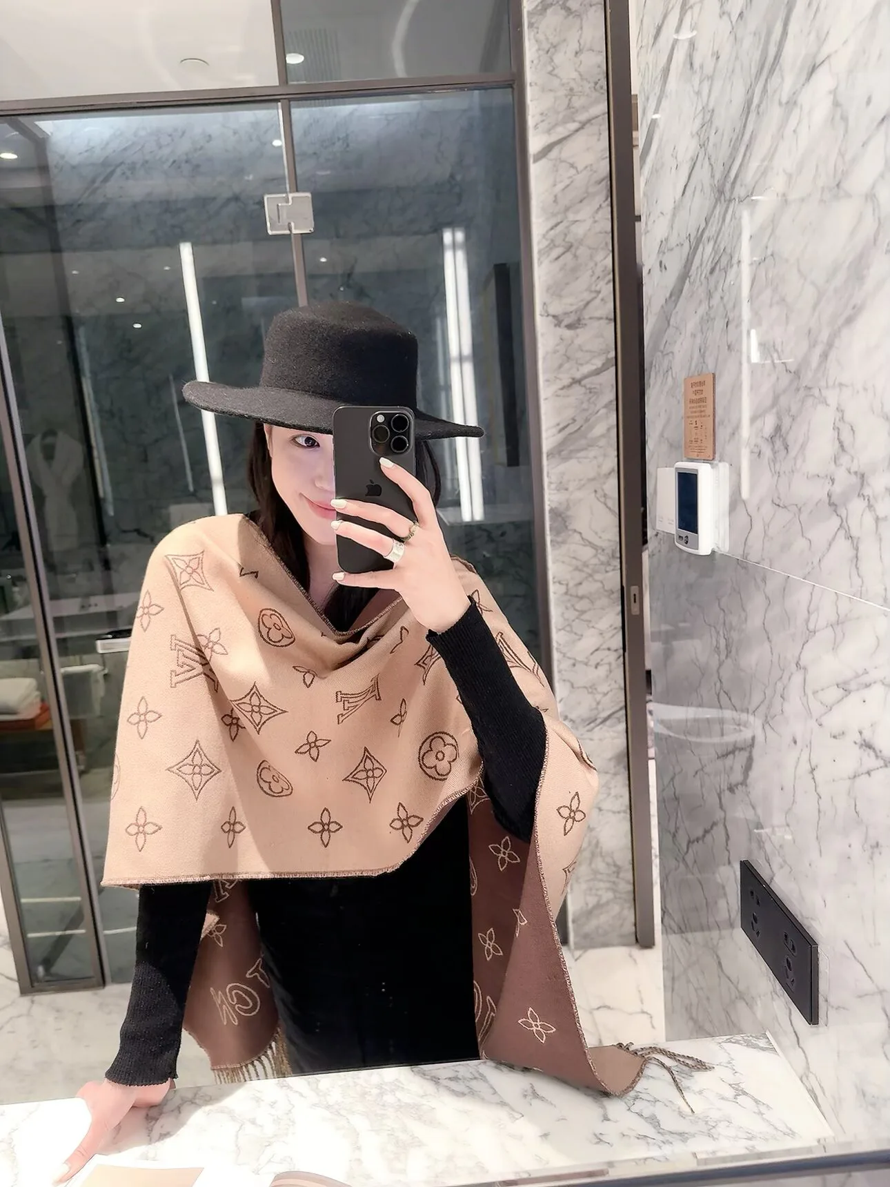 Шарфы Louis Vuitton 18377557