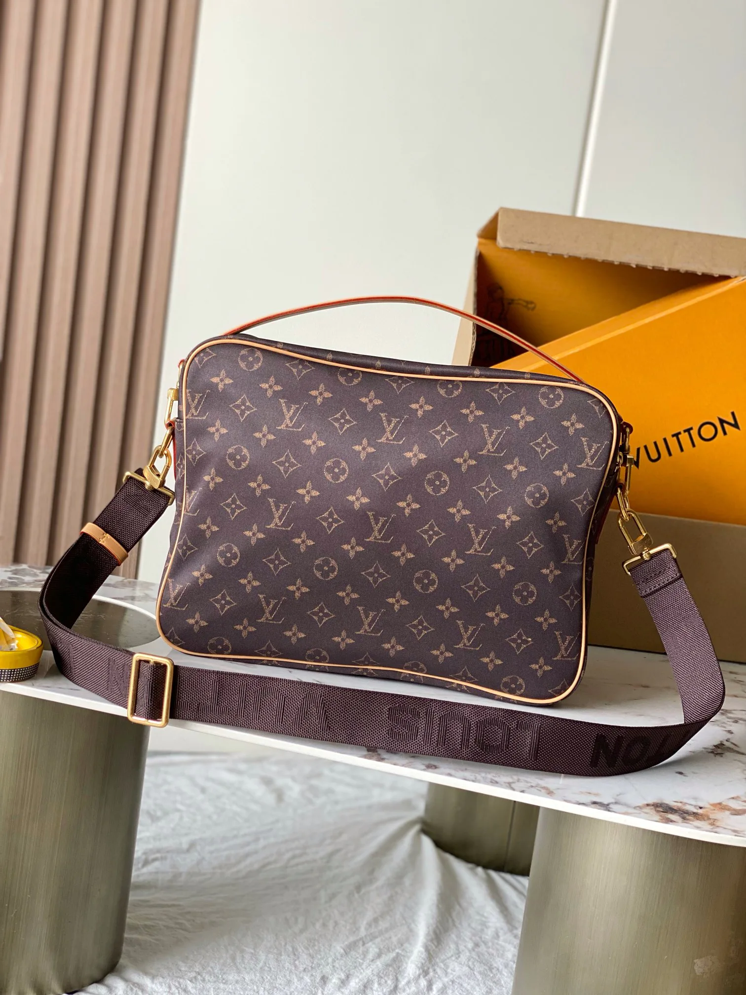 Классические Сумки Женские Louis Vuitton 18170489