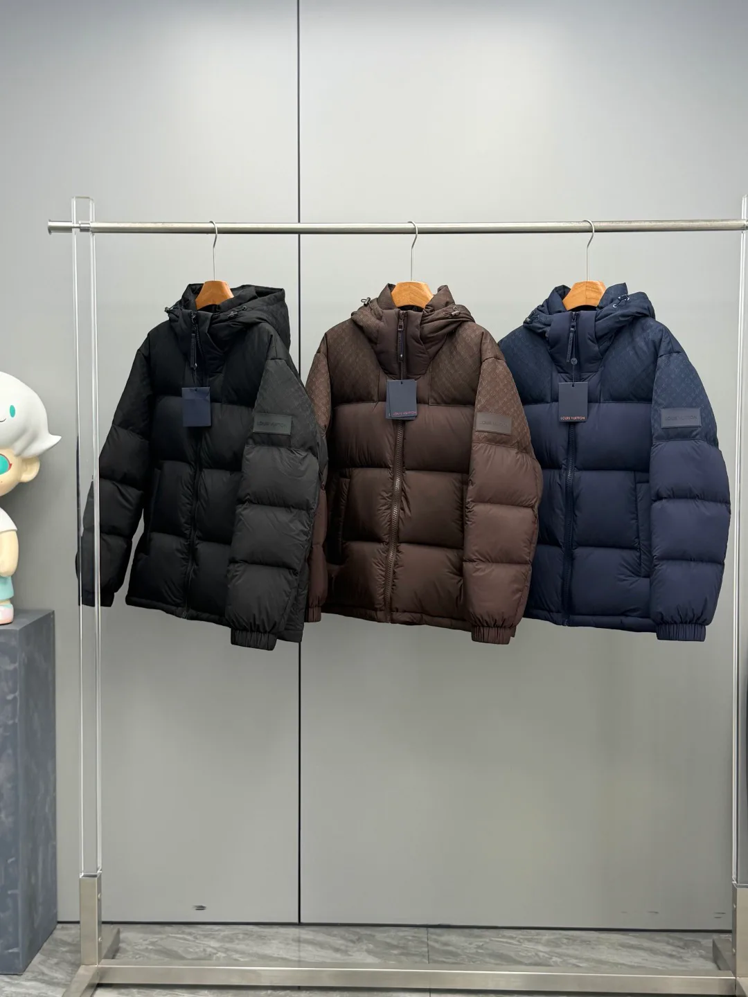 Куртки И Пуховики Женские Louis Vuitton 17892321