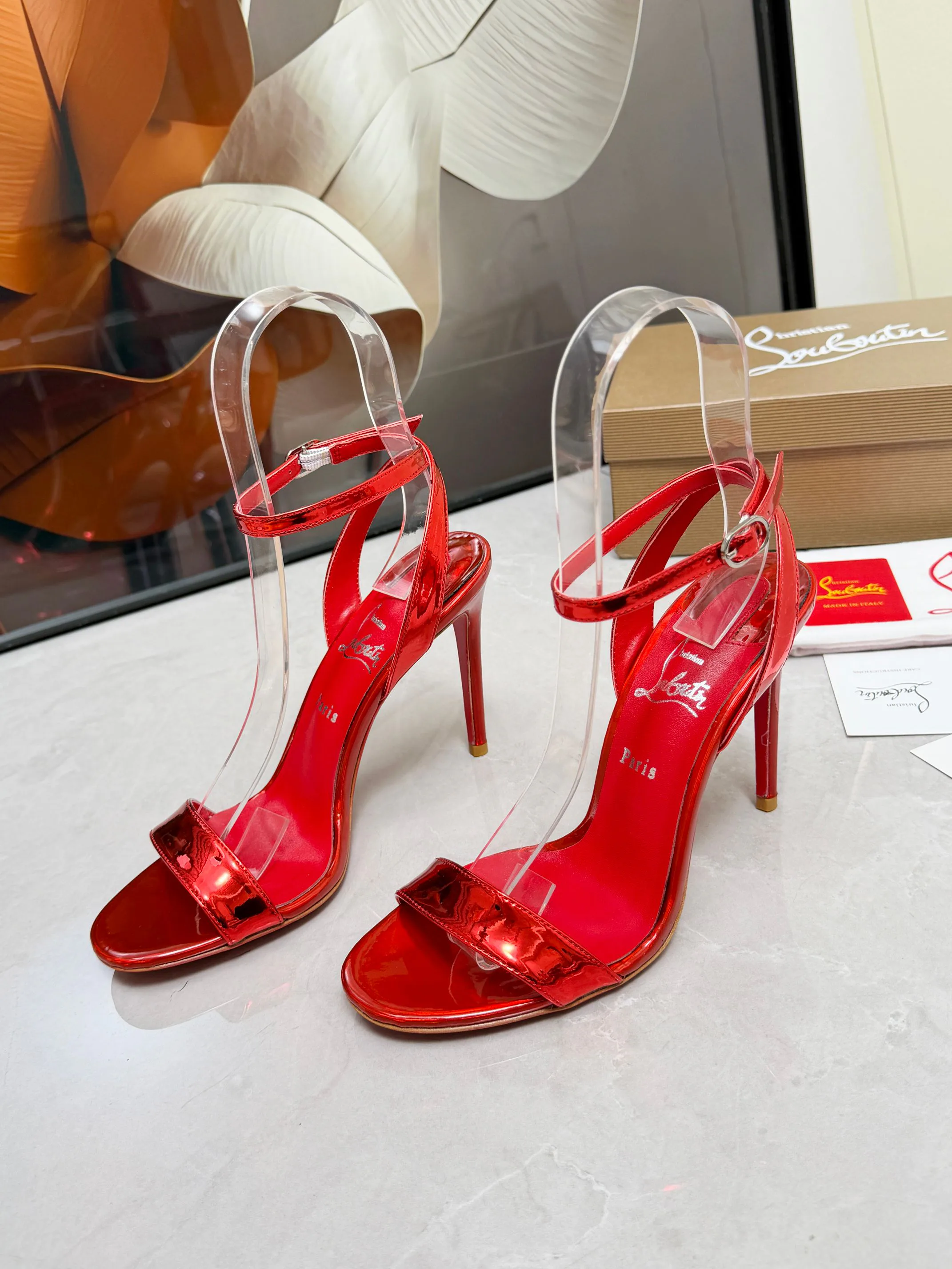 Босоножки Женские Christian Louboutin 18739804