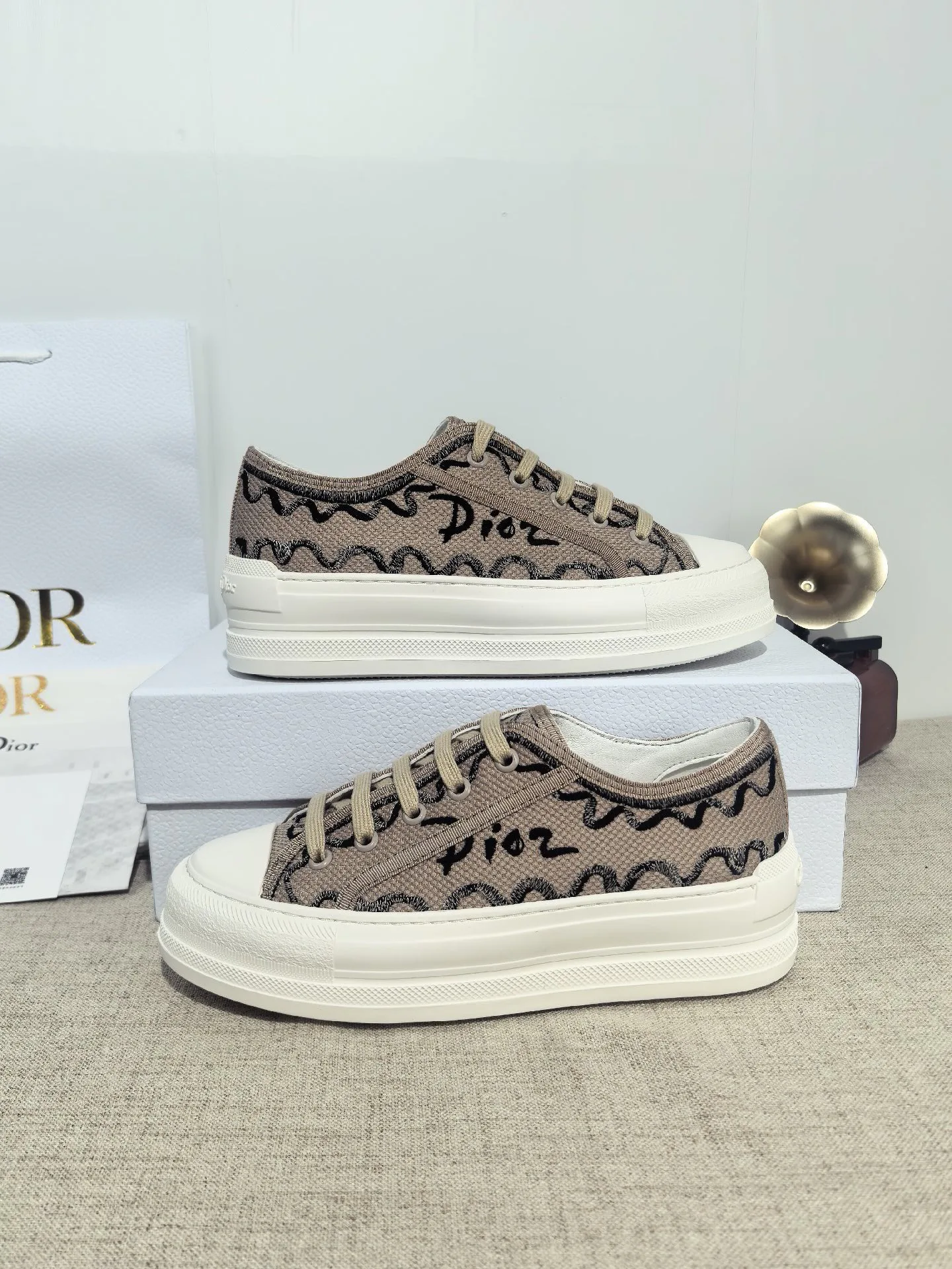 Кроссовки Женские Christian Dior 17988670