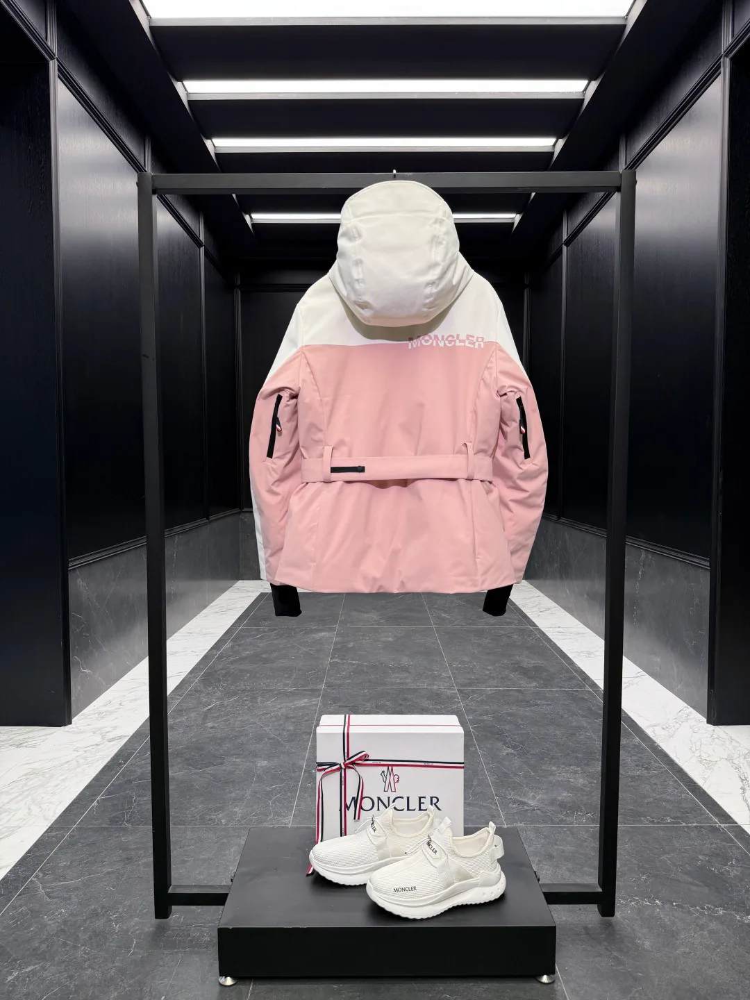 Куртки И Пуховики Женские Moncler 19336109
