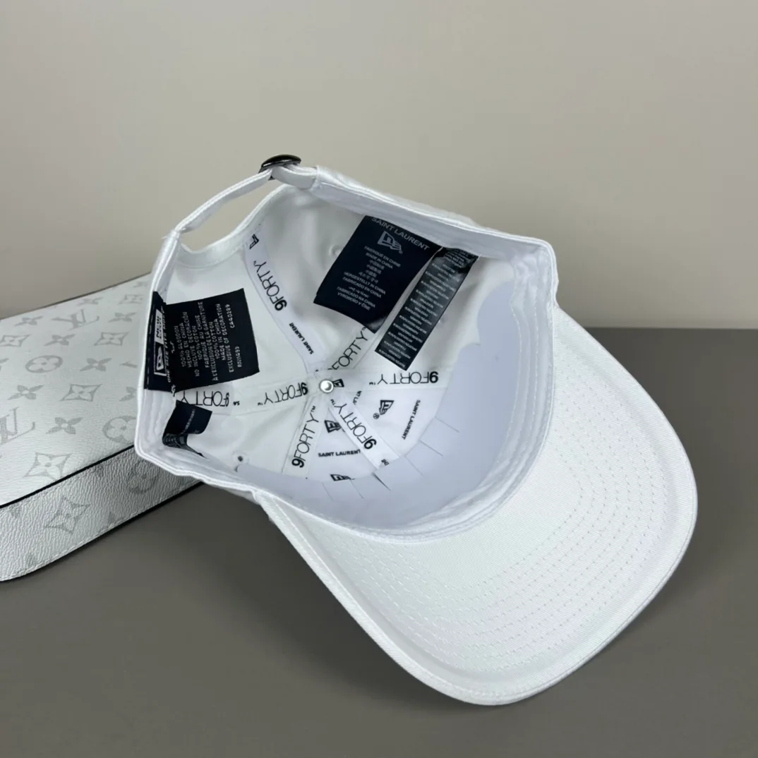 Головные Уборы Saint Laurent 11016