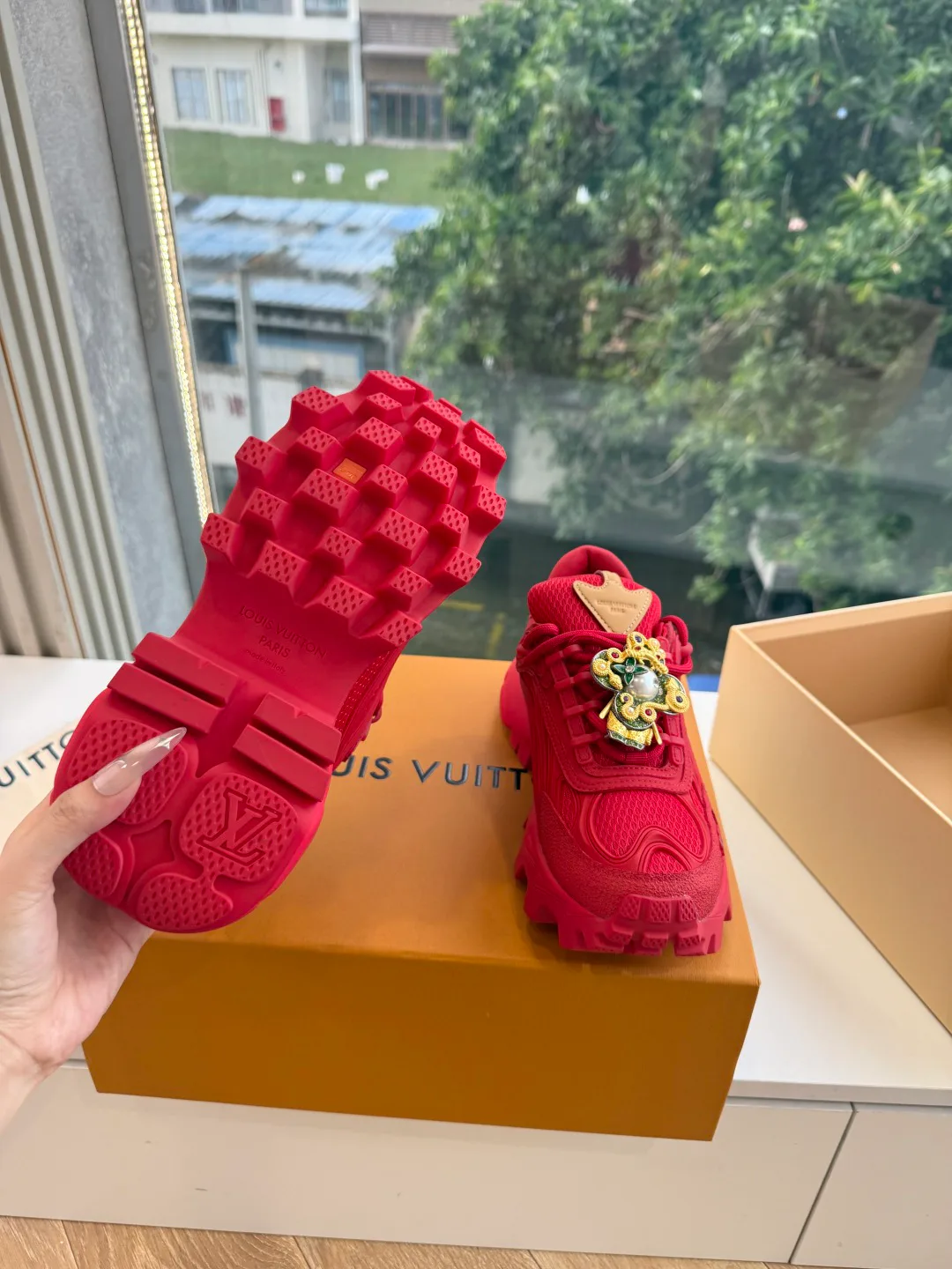 Кроссовки Женские Louis Vuitton 18053494