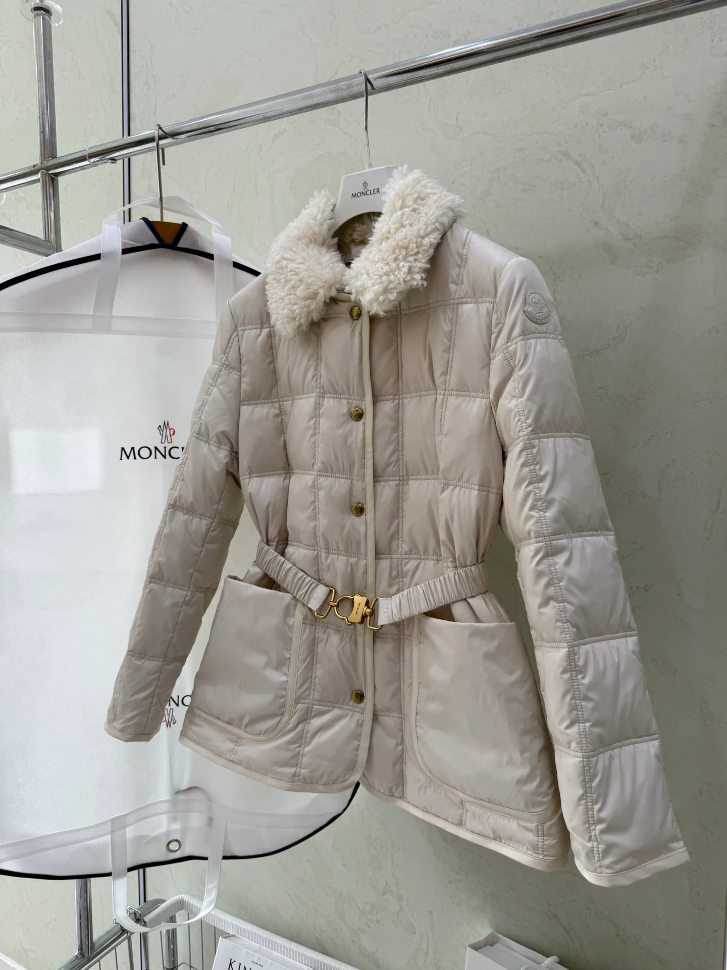 Куртки И Пуховики Мужские Moncler 17937835