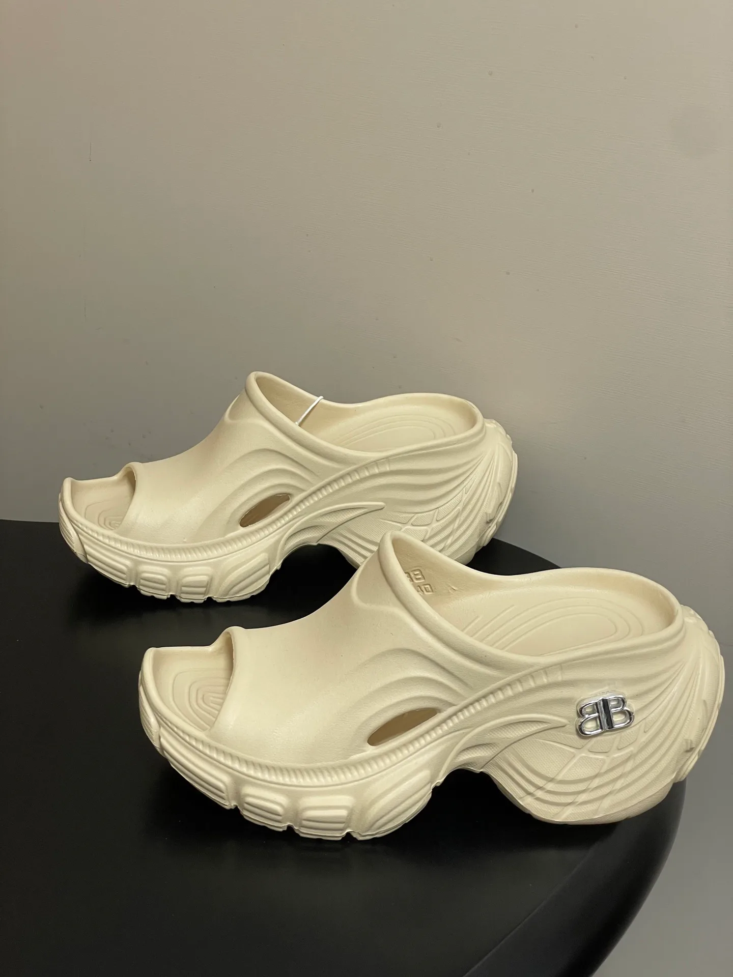 Шлепанцы Женские Balenciaga 12958230