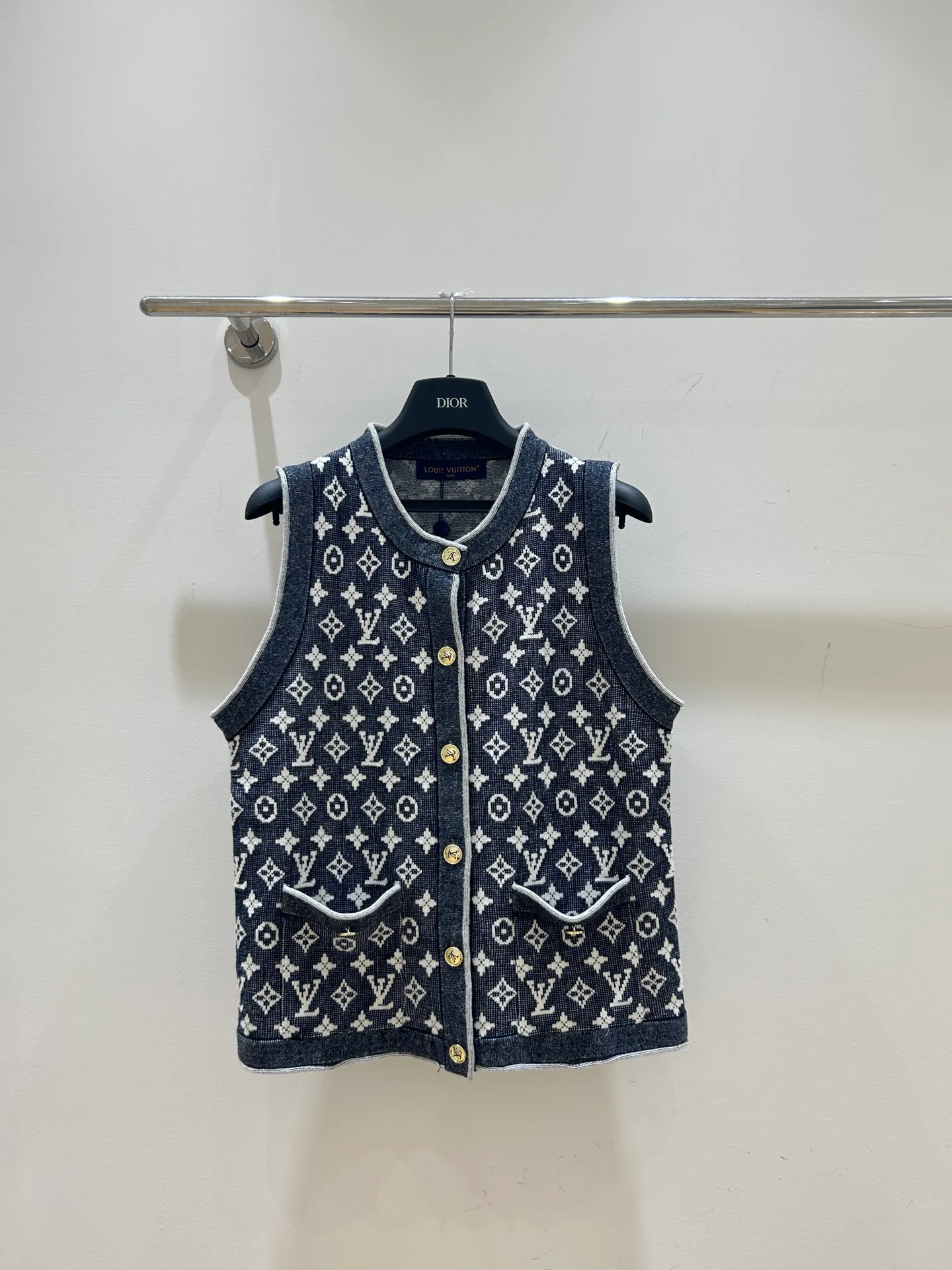 Жилеты Женские Louis Vuitton 18097082
