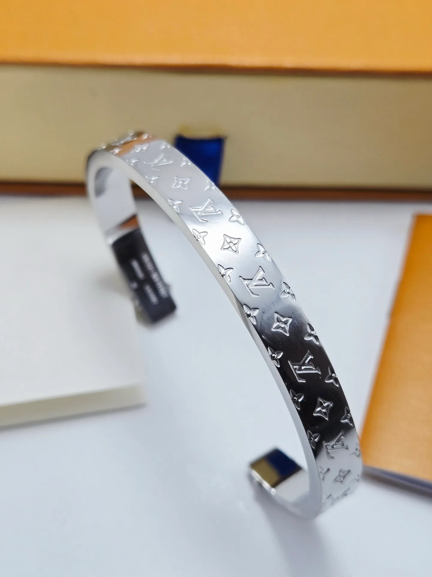 Бижутерия Louis Vuitton 11240557