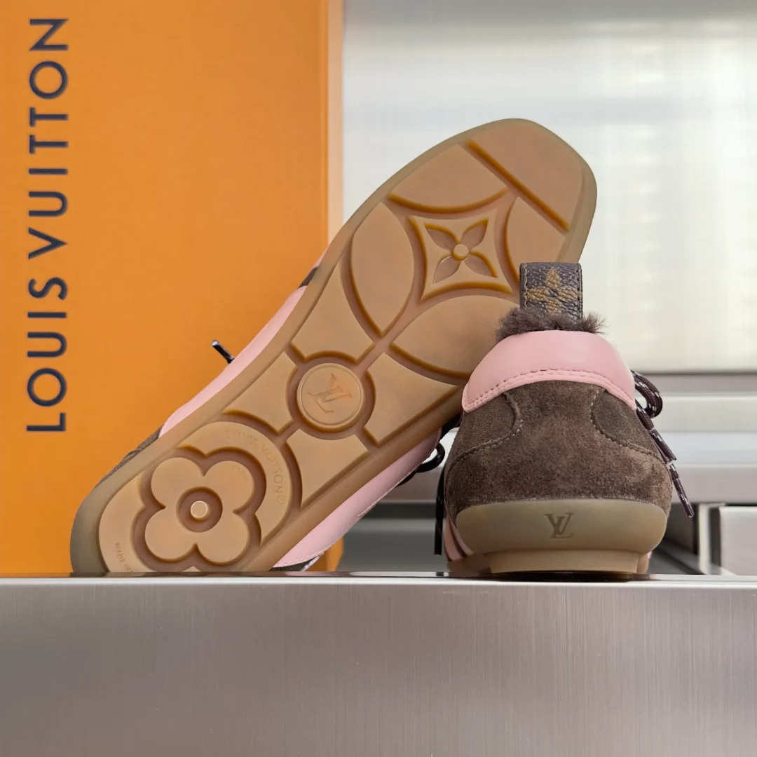 Кроссовки Женские Louis Vuitton 18741739