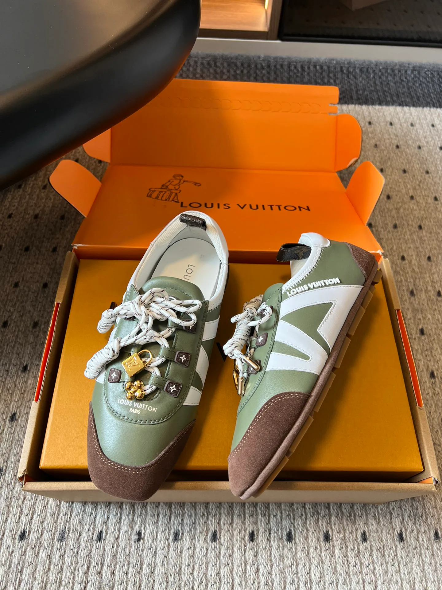 Кроссовки Женские Louis Vuitton 51405